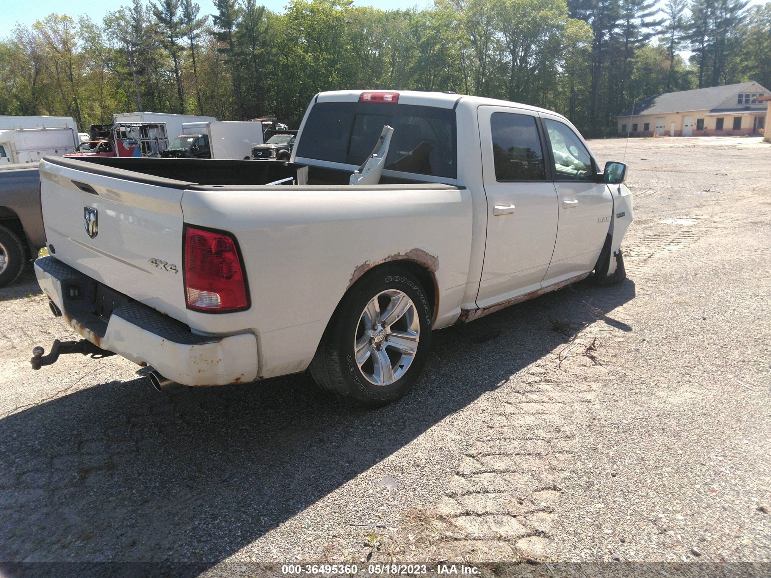 Photo 3 VIN: 1D3HV13T89S785358 - DODGE RAM 