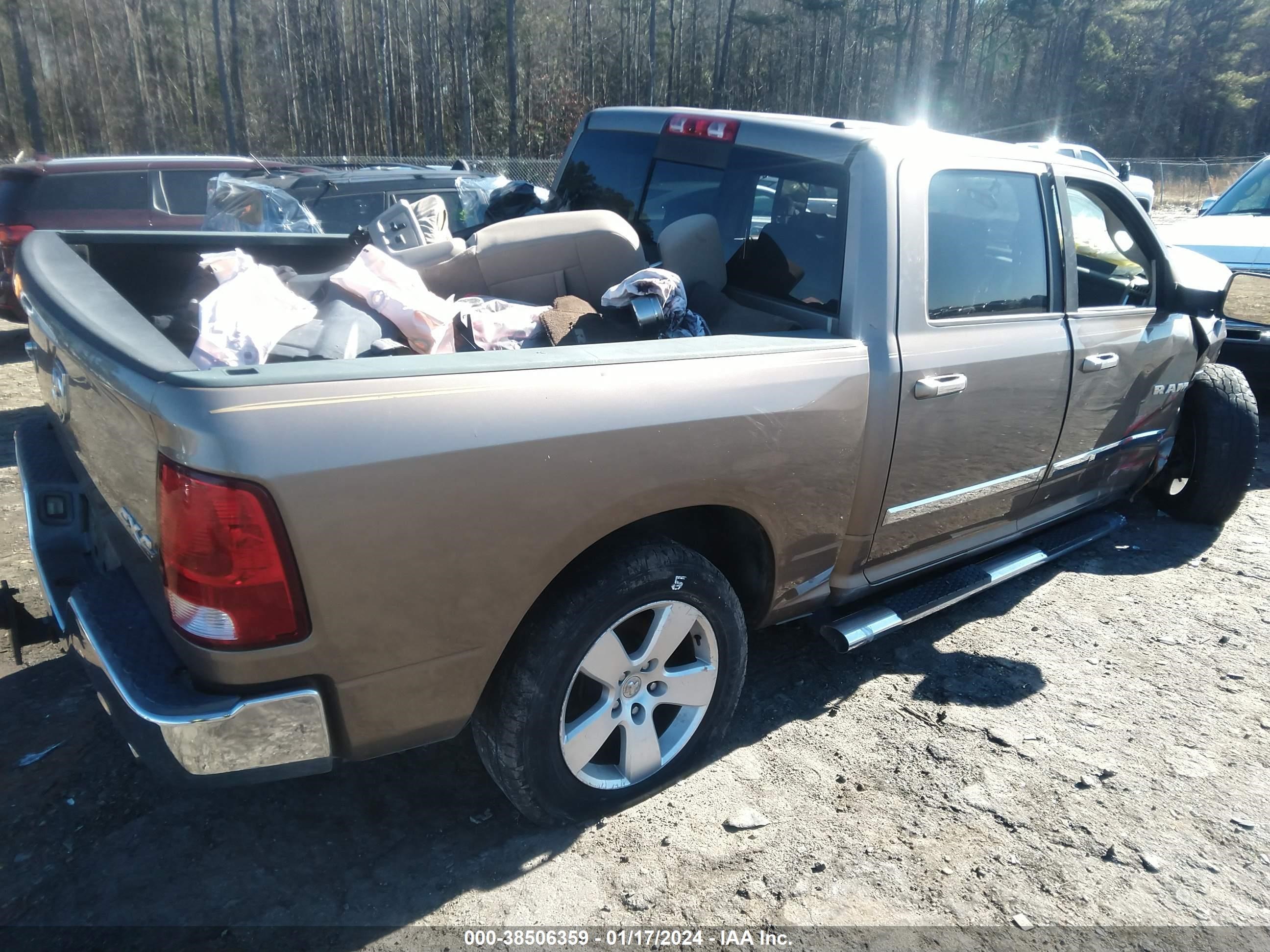 Photo 3 VIN: 1D3HV13T99S772120 - DODGE RAM 