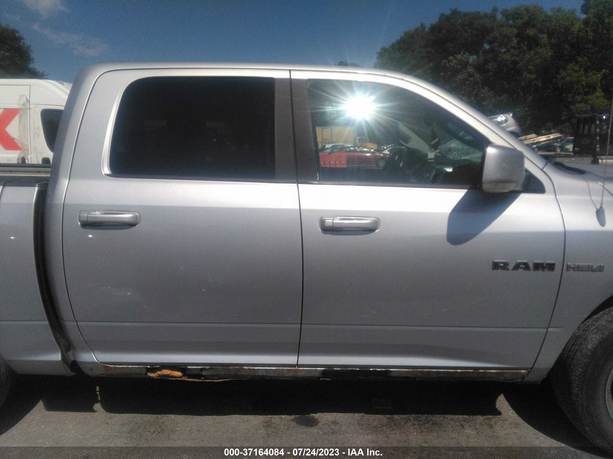 Photo 12 VIN: 1D3HV13TX9J527414 - DODGE RAM 