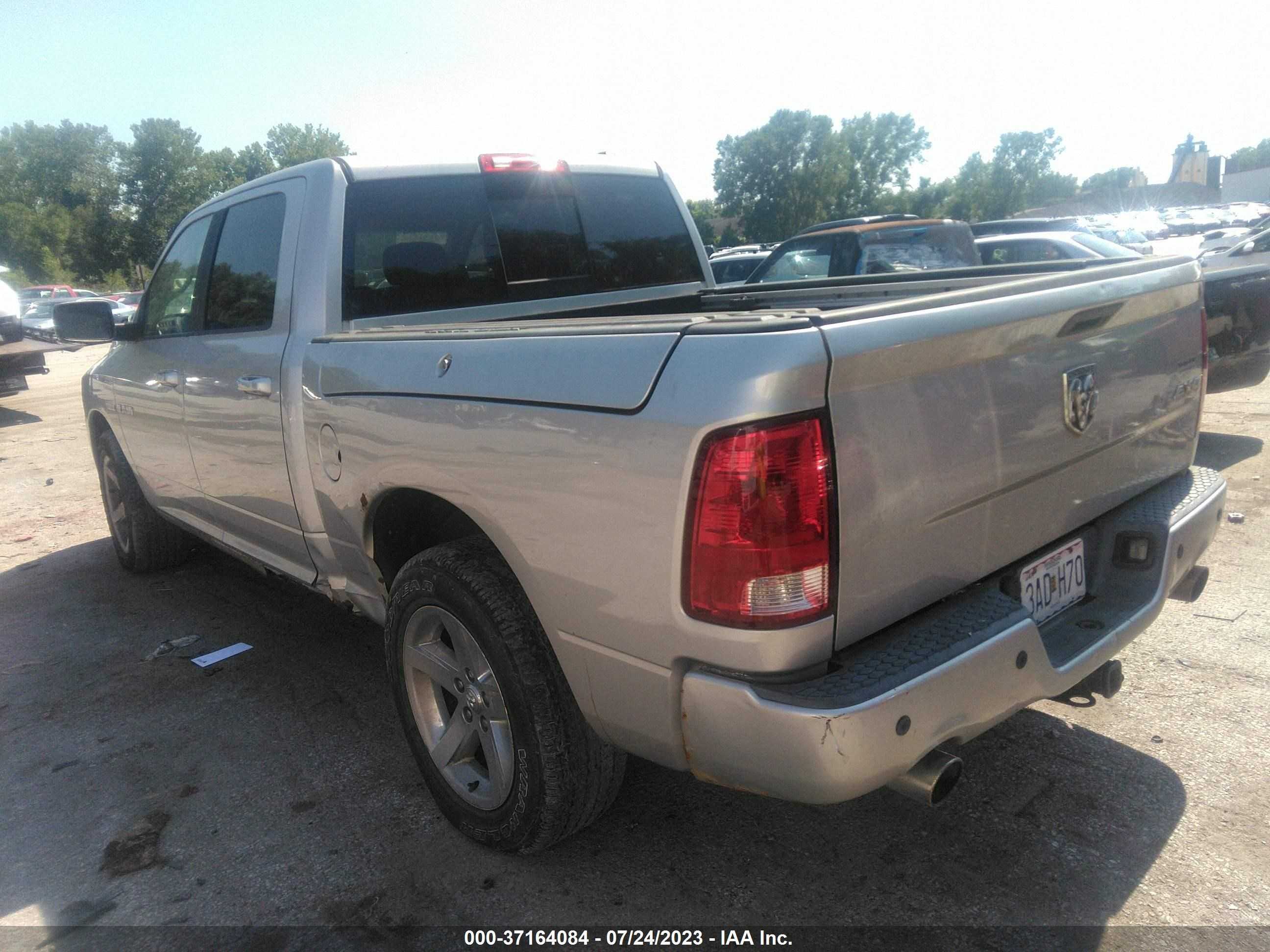 Photo 2 VIN: 1D3HV13TX9J527414 - DODGE RAM 