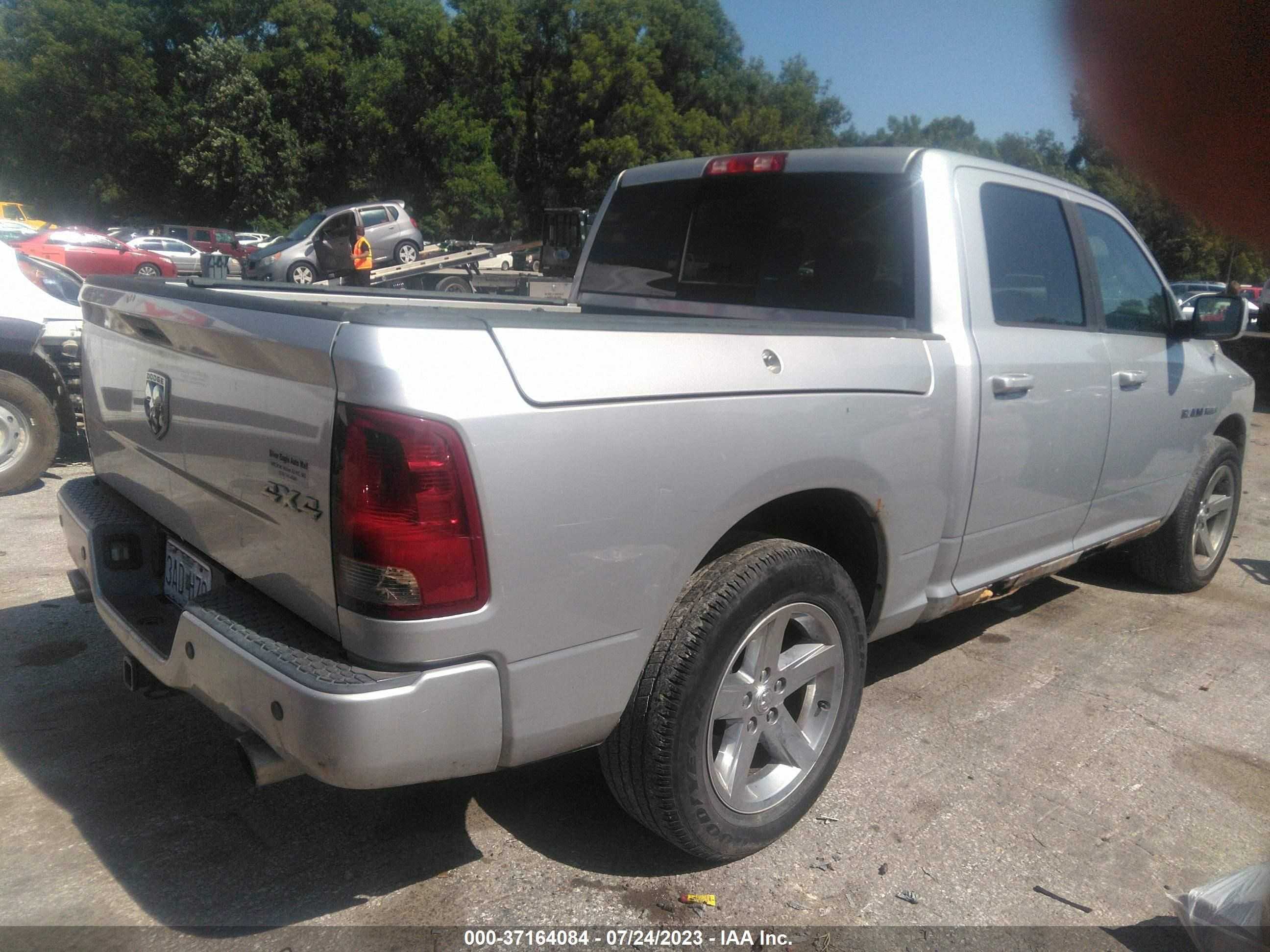 Photo 3 VIN: 1D3HV13TX9J527414 - DODGE RAM 