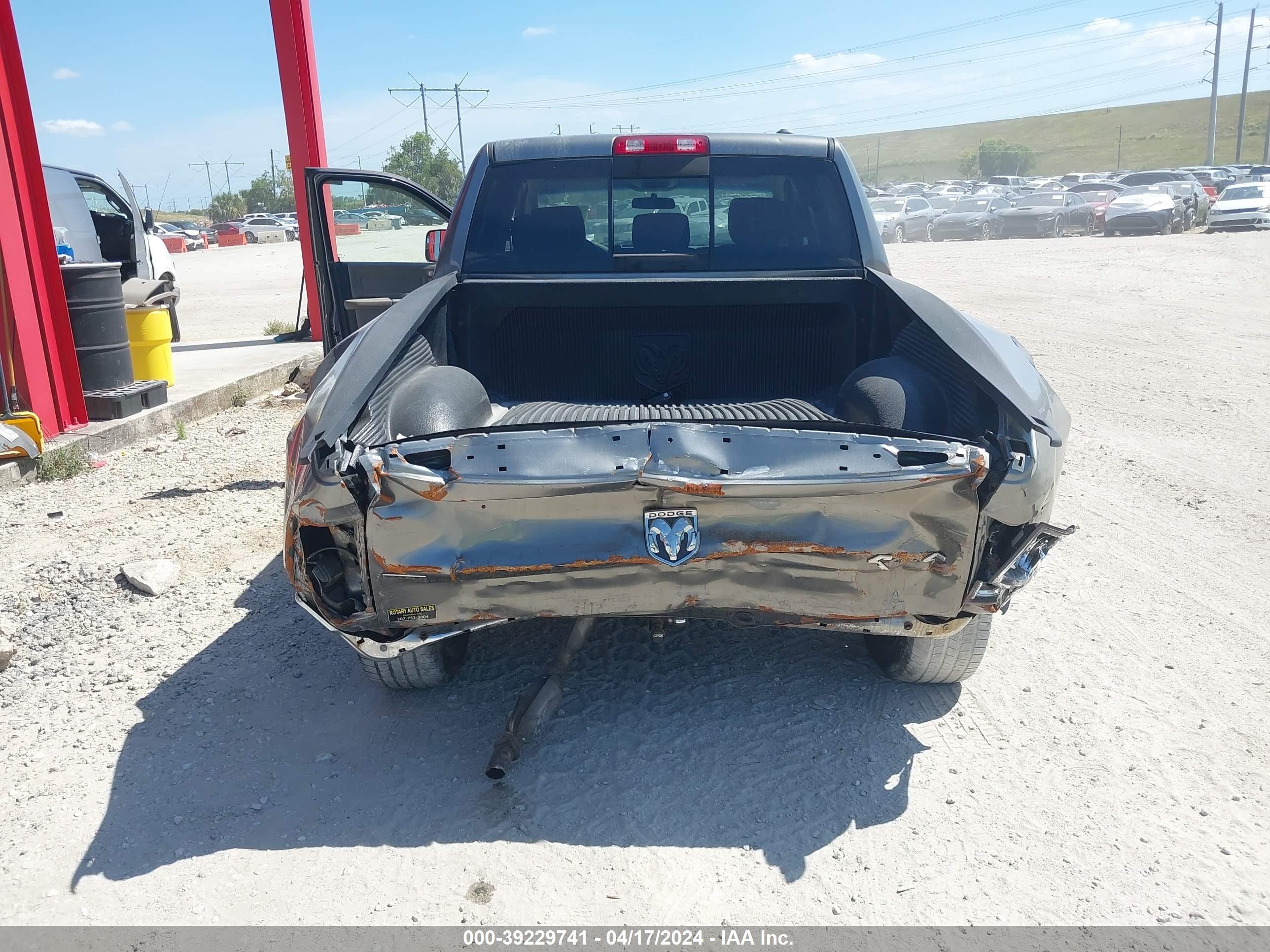 Photo 6 VIN: 1D3HV13TX9S701881 - DODGE RAM 