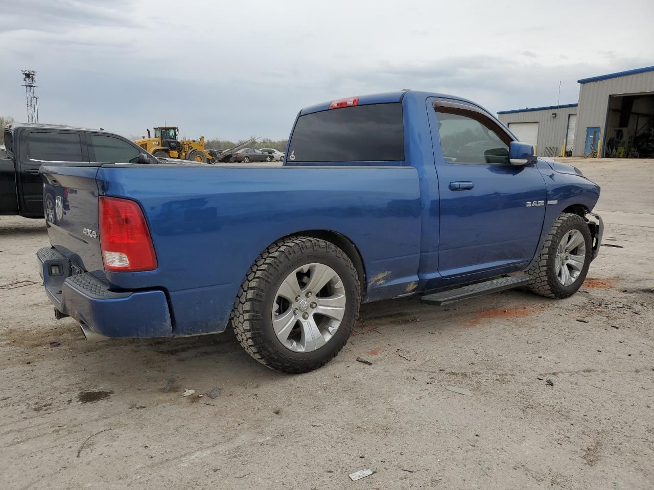 Photo 2 VIN: 1D3HV16T89J529917 - DODGE RAM 