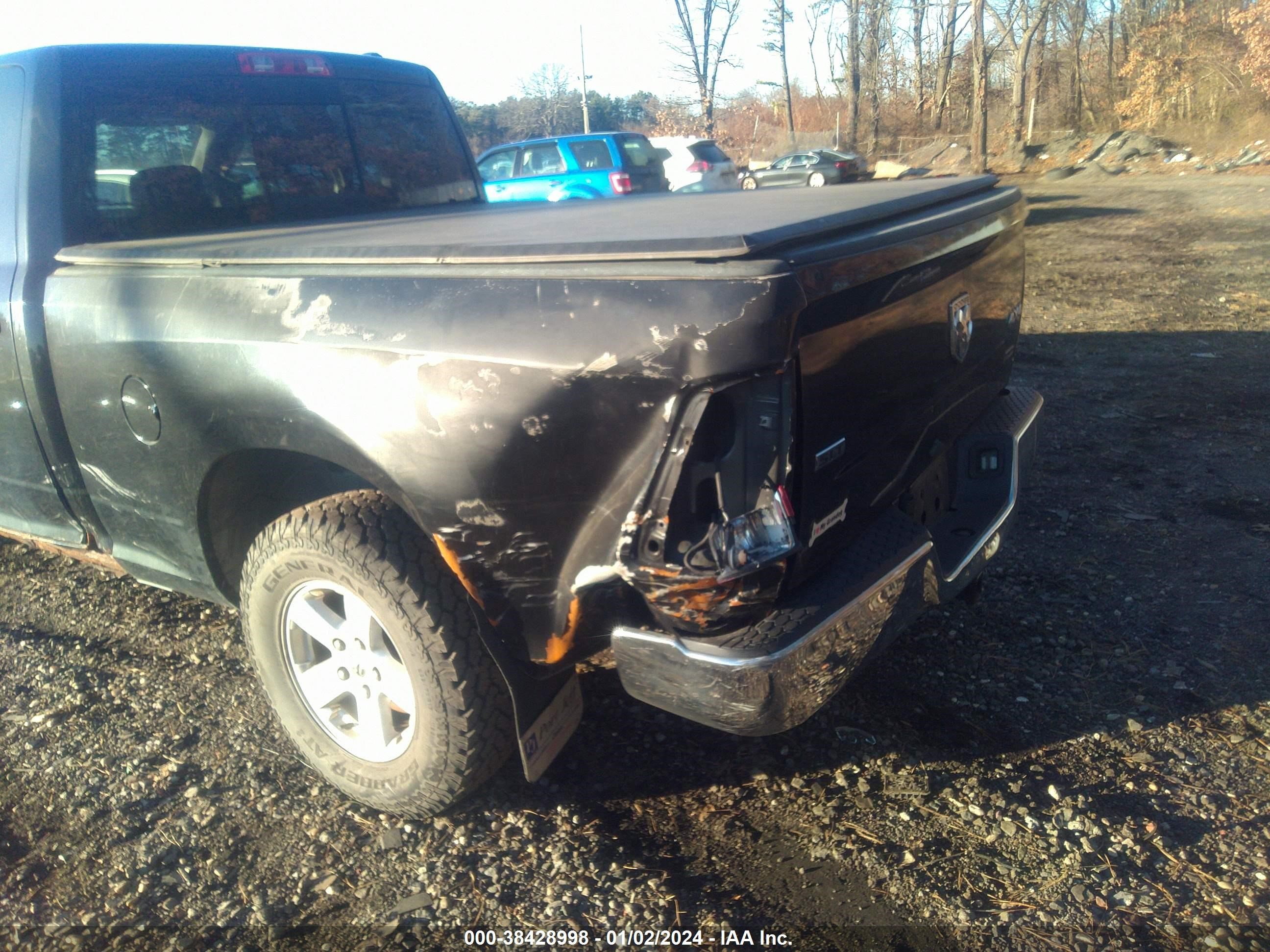 Photo 5 VIN: 1D3HV18P19S803937 - DODGE RAM 