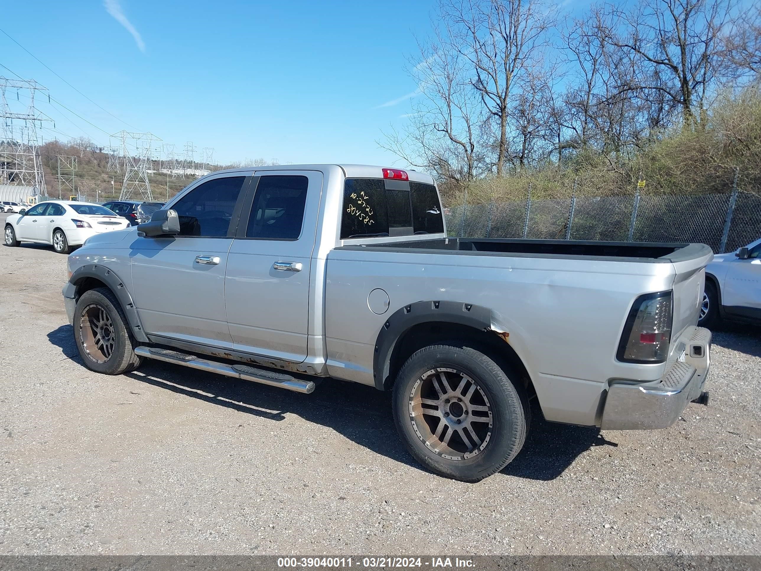 Photo 2 VIN: 1D3HV18P19S804585 - DODGE RAM 