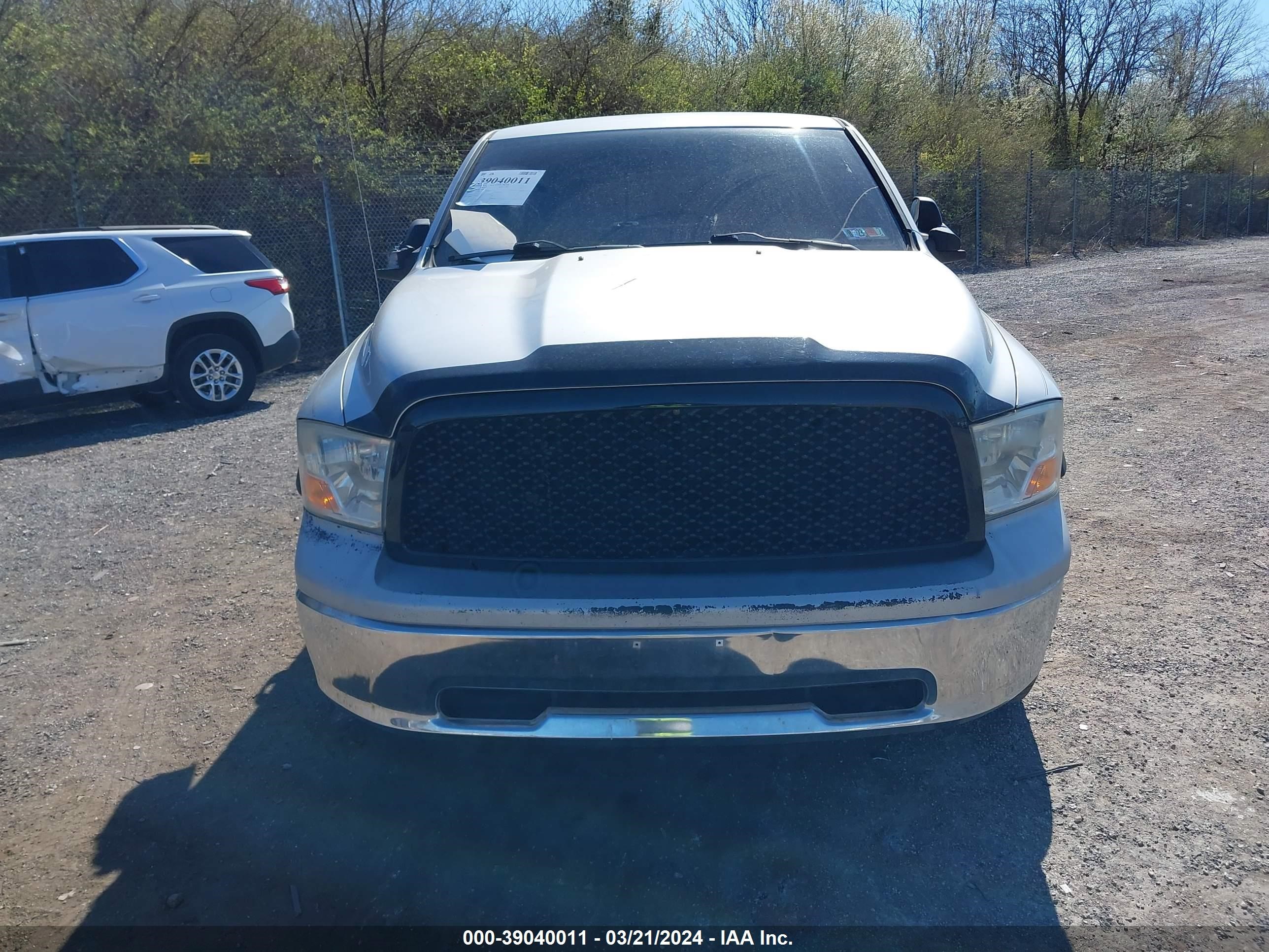 Photo 5 VIN: 1D3HV18P19S804585 - DODGE RAM 