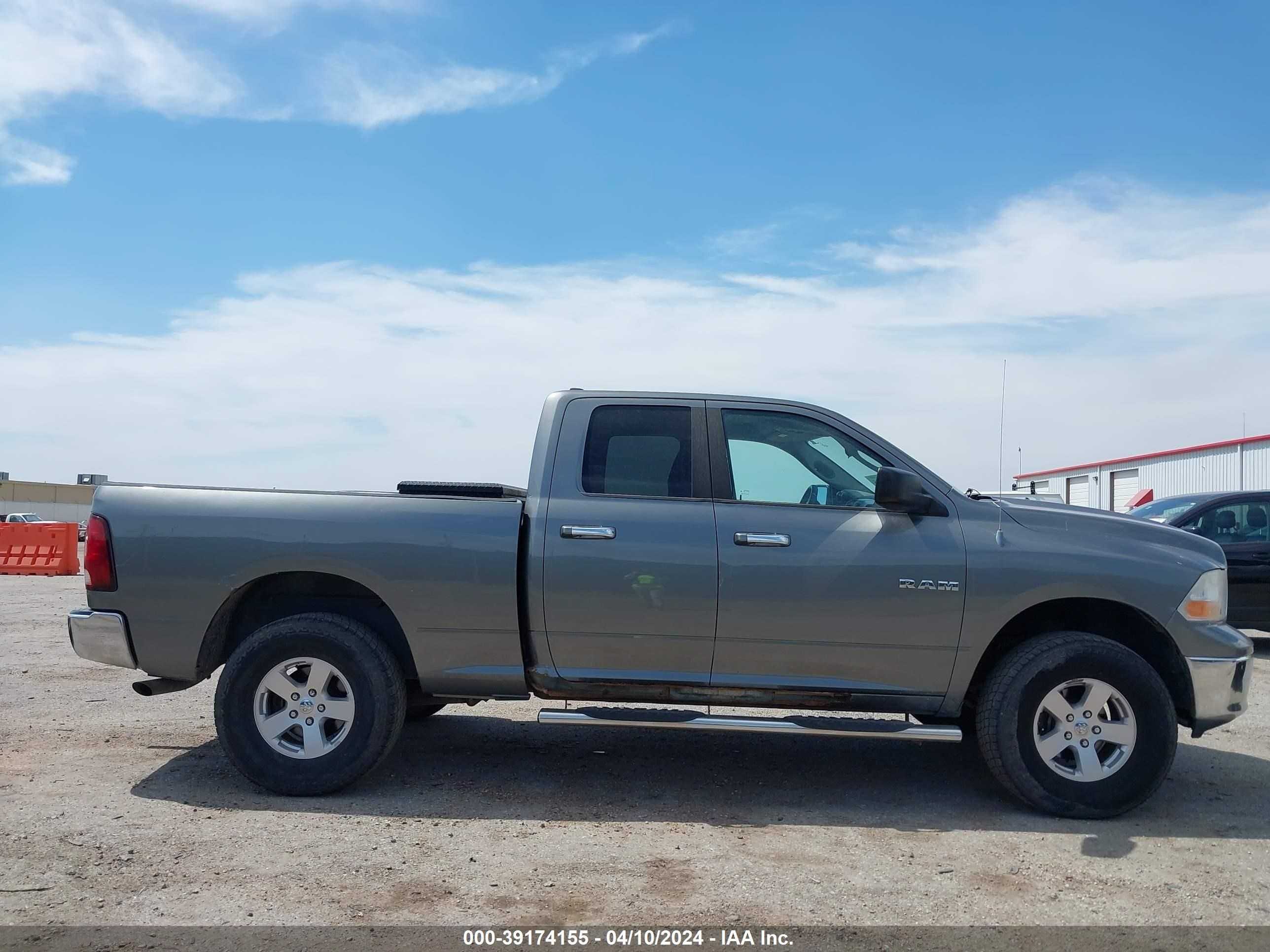 Photo 12 VIN: 1D3HV18P49S804211 - DODGE RAM 