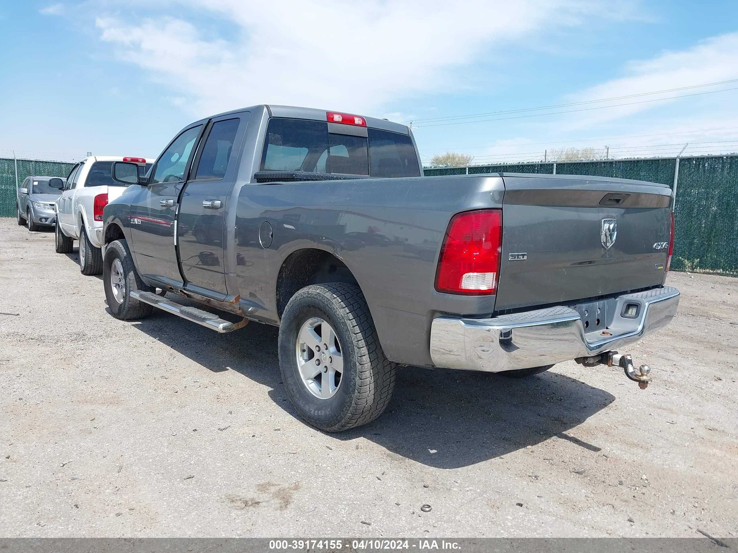 Photo 2 VIN: 1D3HV18P49S804211 - DODGE RAM 