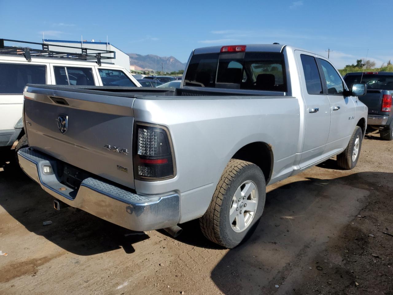 Photo 2 VIN: 1D3HV18P79S803697 - DODGE RAM 