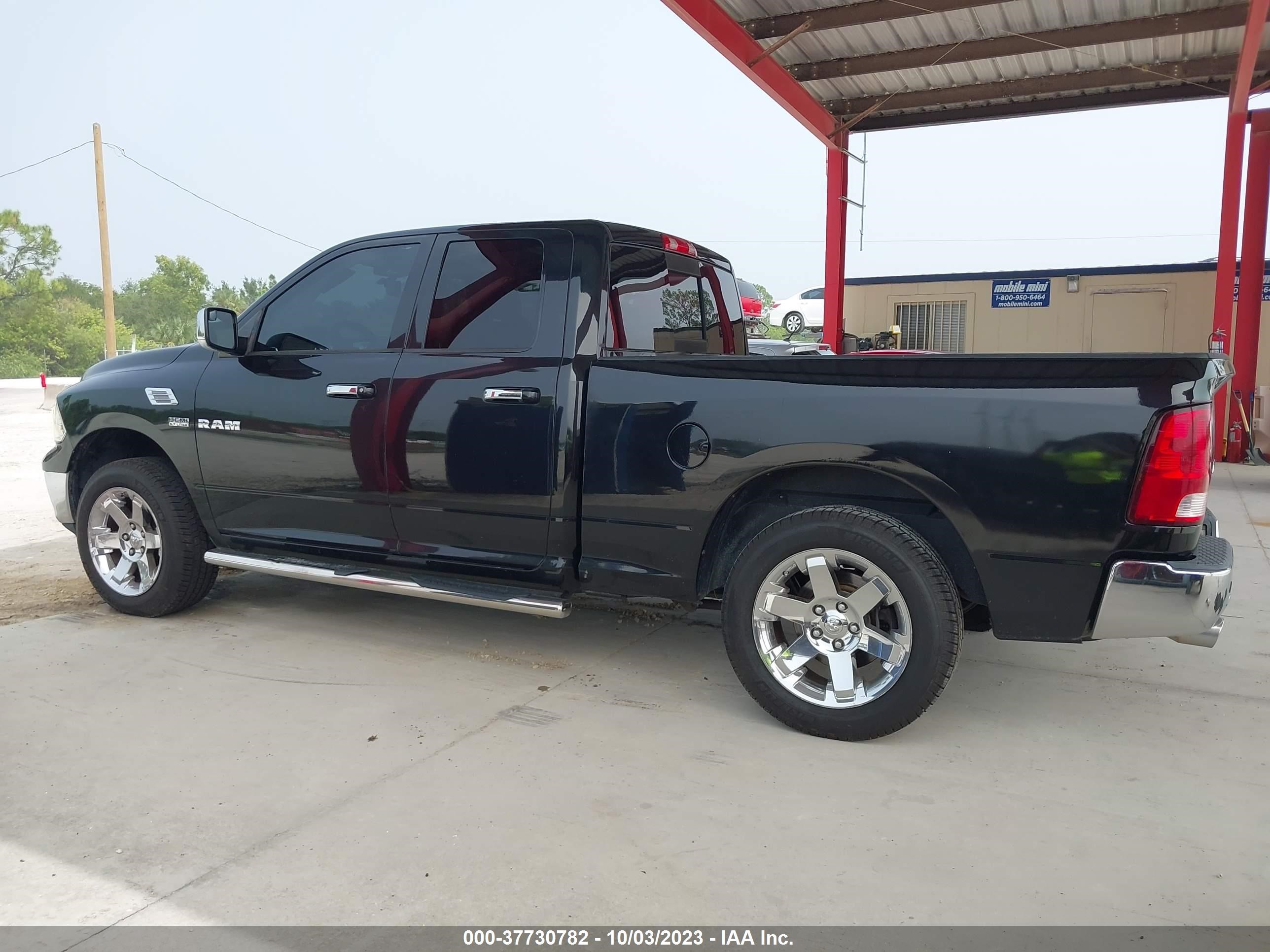 Photo 12 VIN: 1D3HV18T09S700215 - DODGE RAM 