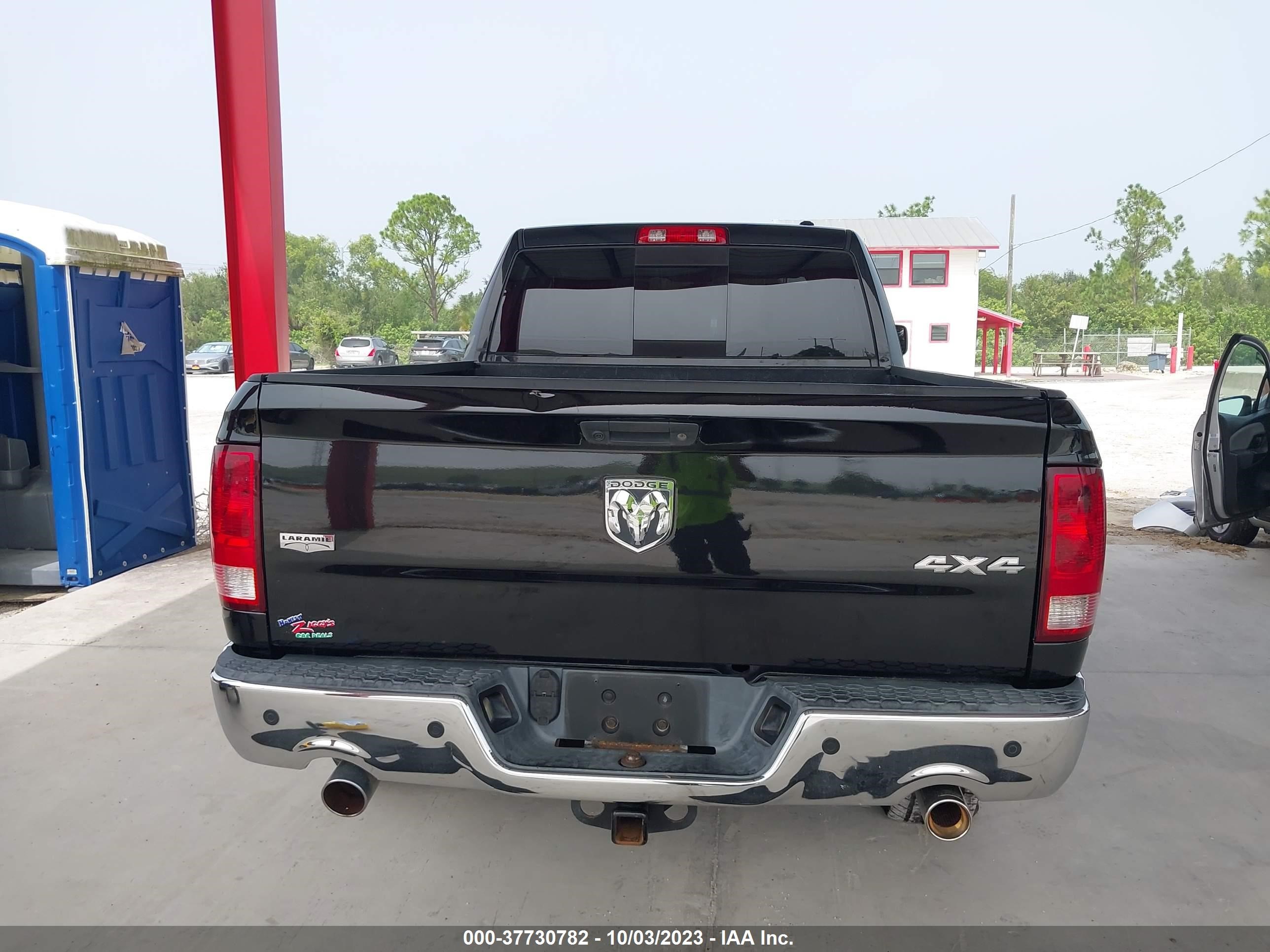 Photo 14 VIN: 1D3HV18T09S700215 - DODGE RAM 