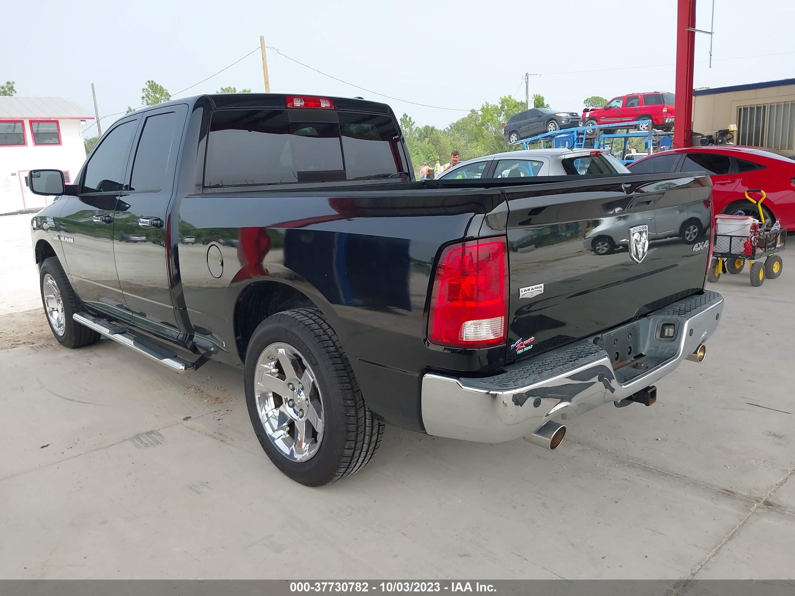 Photo 2 VIN: 1D3HV18T09S700215 - DODGE RAM 