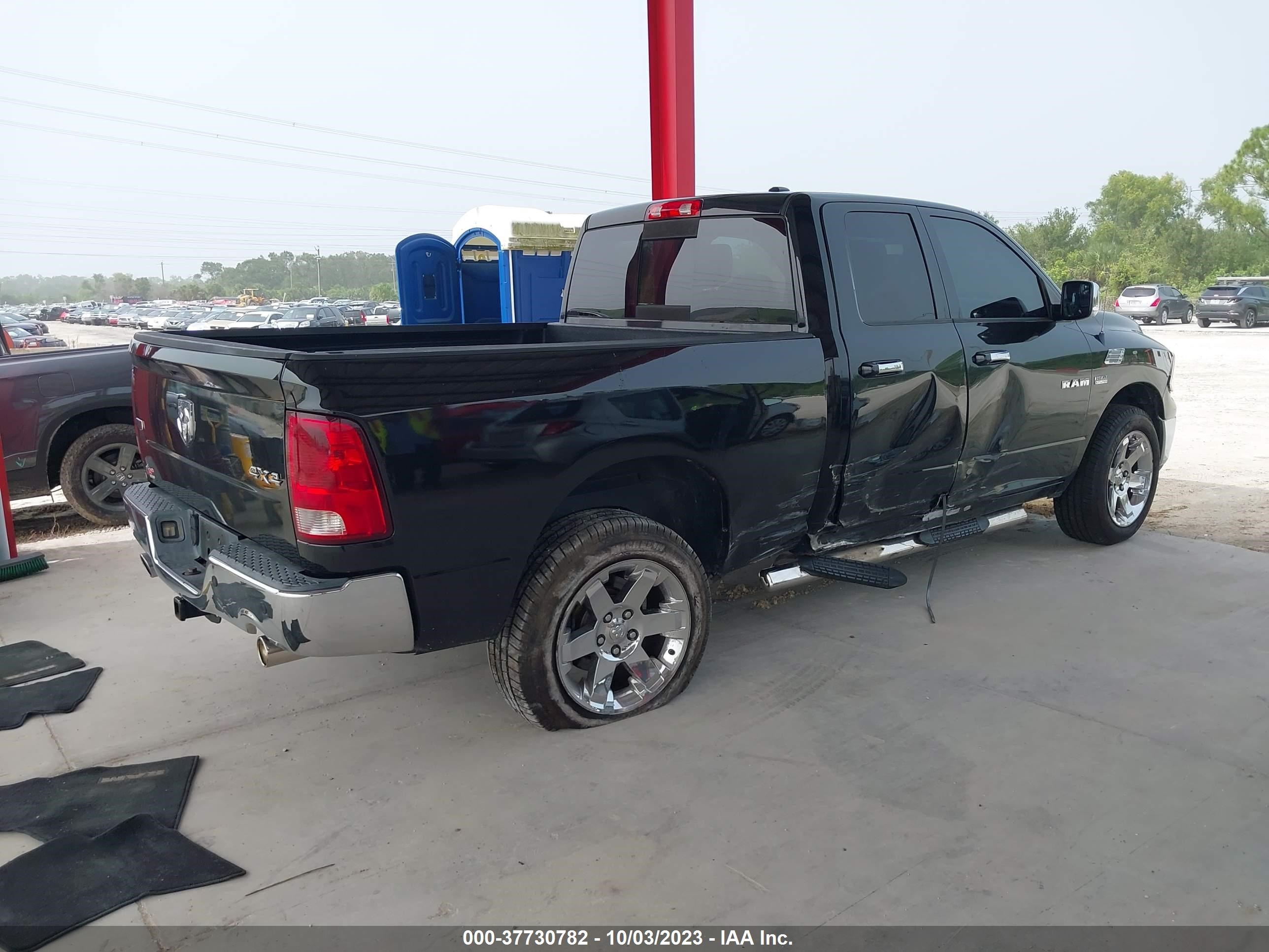 Photo 3 VIN: 1D3HV18T09S700215 - DODGE RAM 