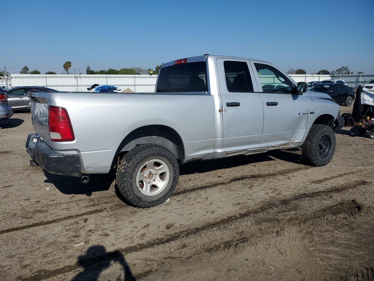 Photo 2 VIN: 1D3HV18T19S762089 - DODGE RAM 