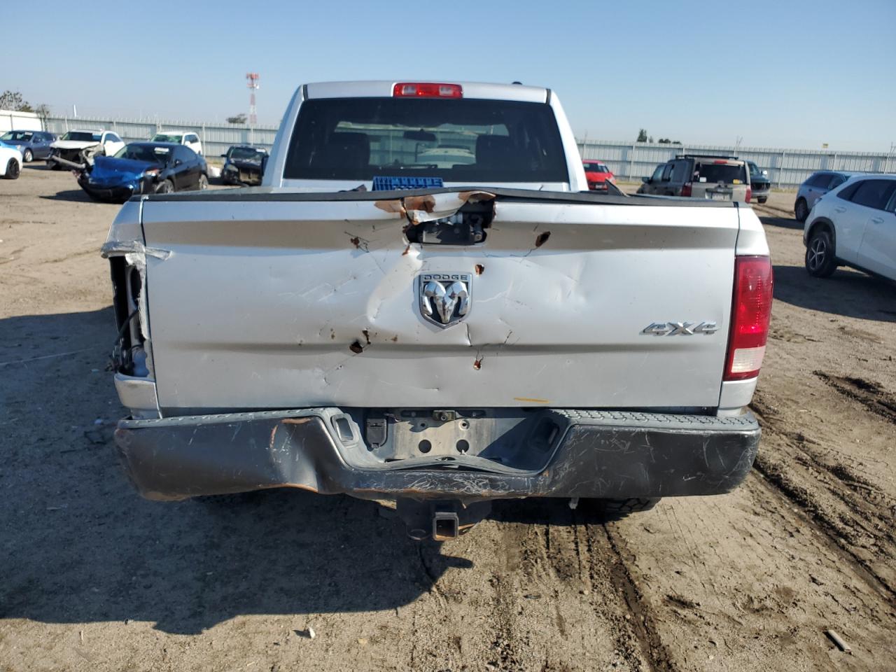 Photo 5 VIN: 1D3HV18T19S762089 - DODGE RAM 