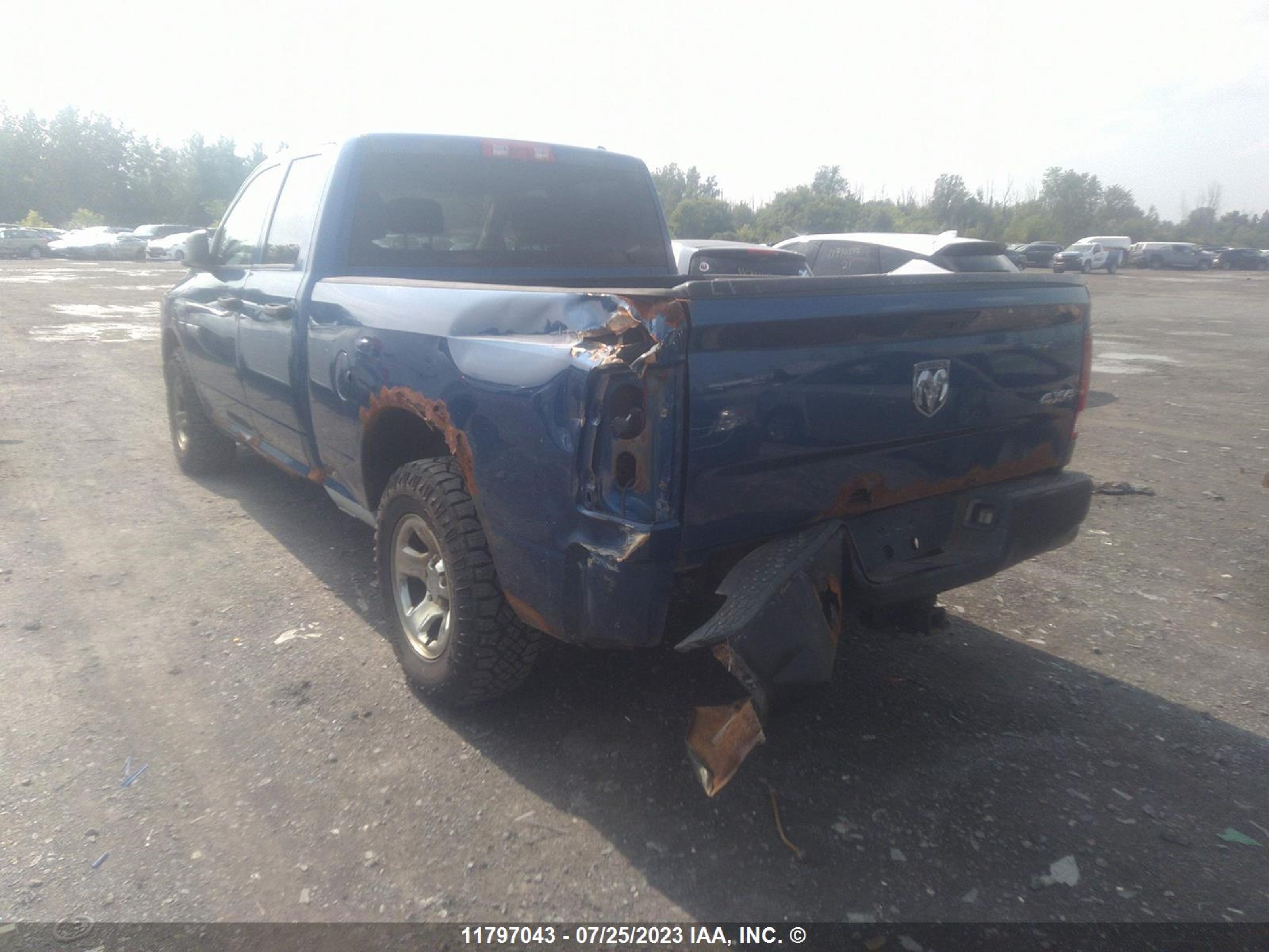 Photo 2 VIN: 1D3HV18T19S765641 - DODGE RAM 