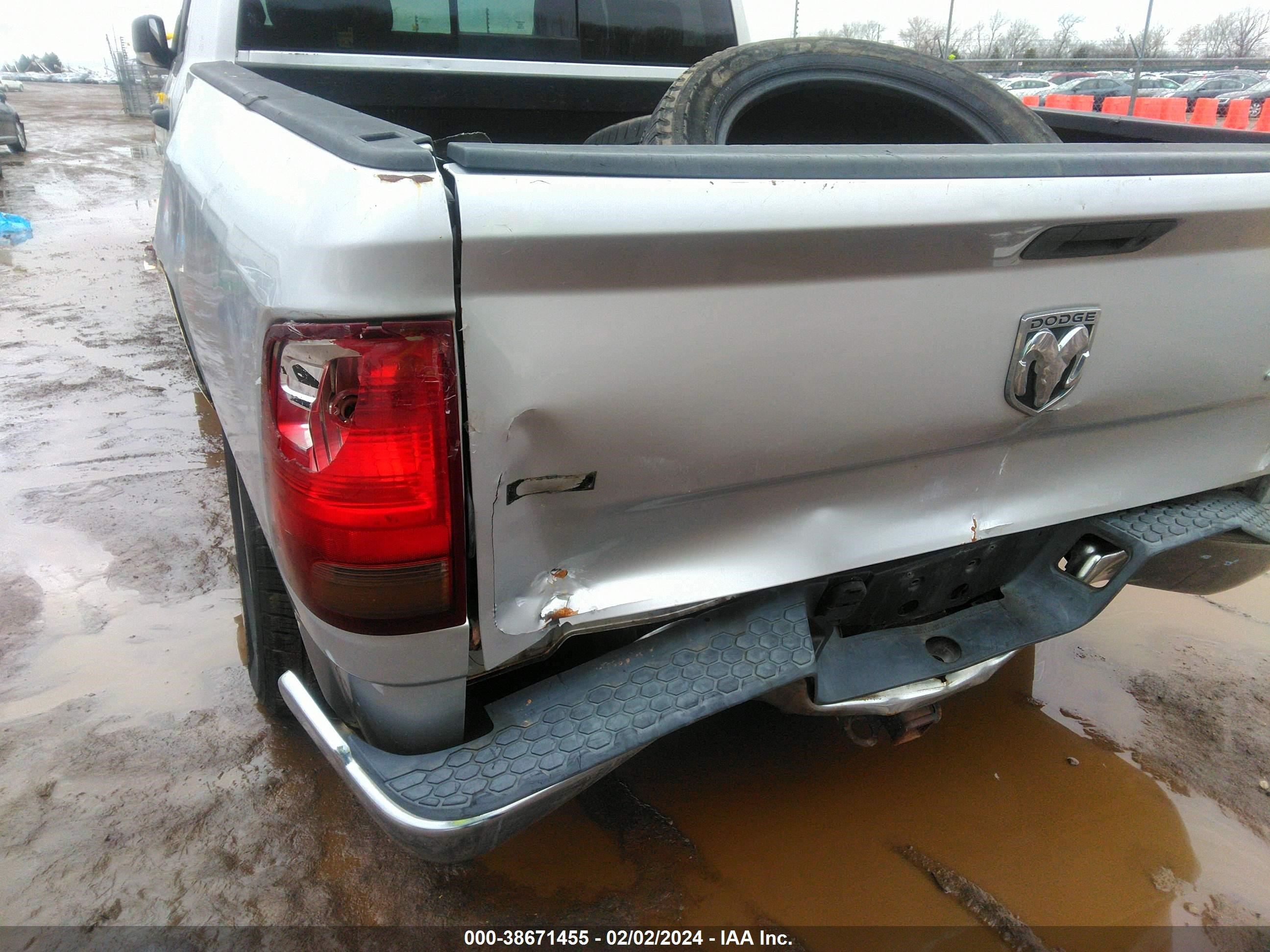 Photo 12 VIN: 1D3HV18T49S823127 - DODGE RAM 