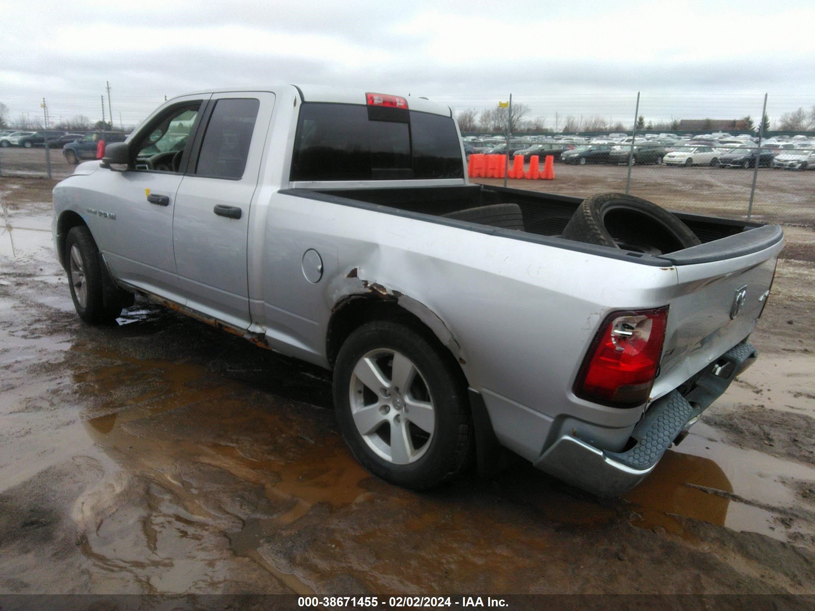 Photo 2 VIN: 1D3HV18T49S823127 - DODGE RAM 