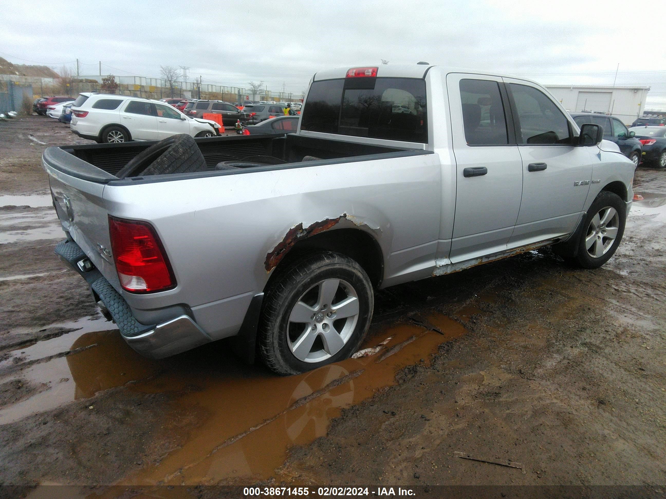 Photo 3 VIN: 1D3HV18T49S823127 - DODGE RAM 