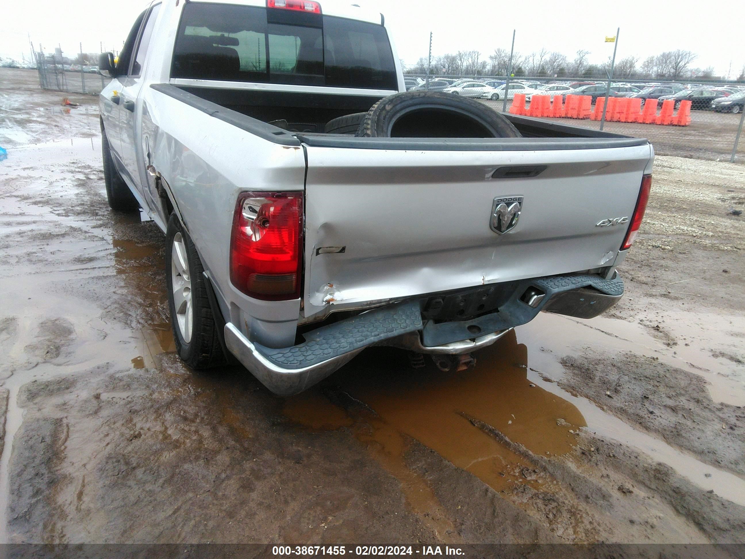 Photo 5 VIN: 1D3HV18T49S823127 - DODGE RAM 