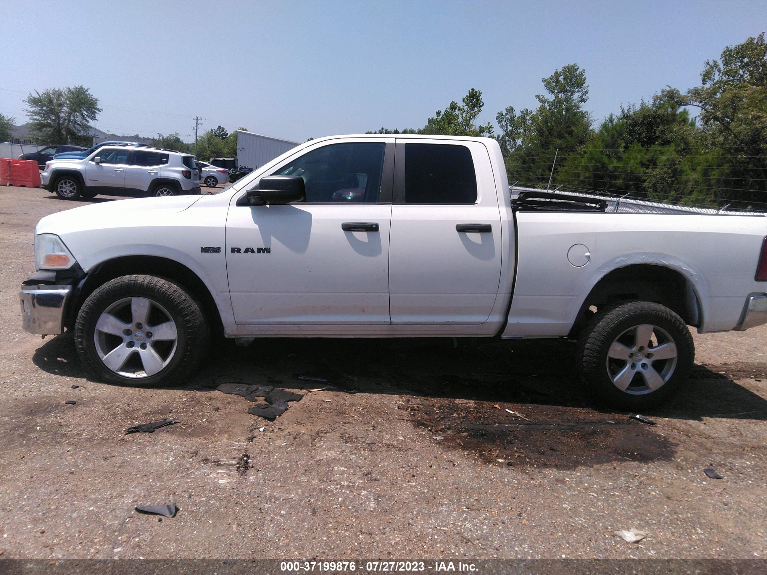 Photo 13 VIN: 1D3HV18T69S714331 - DODGE RAM 