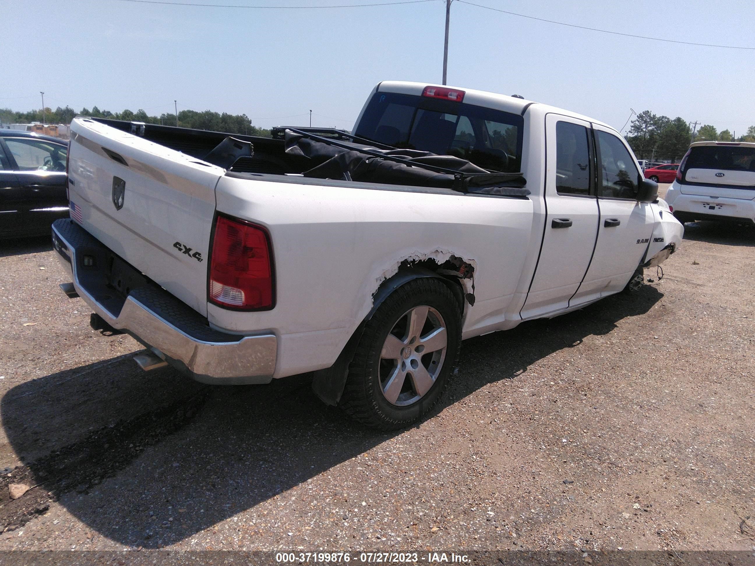 Photo 3 VIN: 1D3HV18T69S714331 - DODGE RAM 