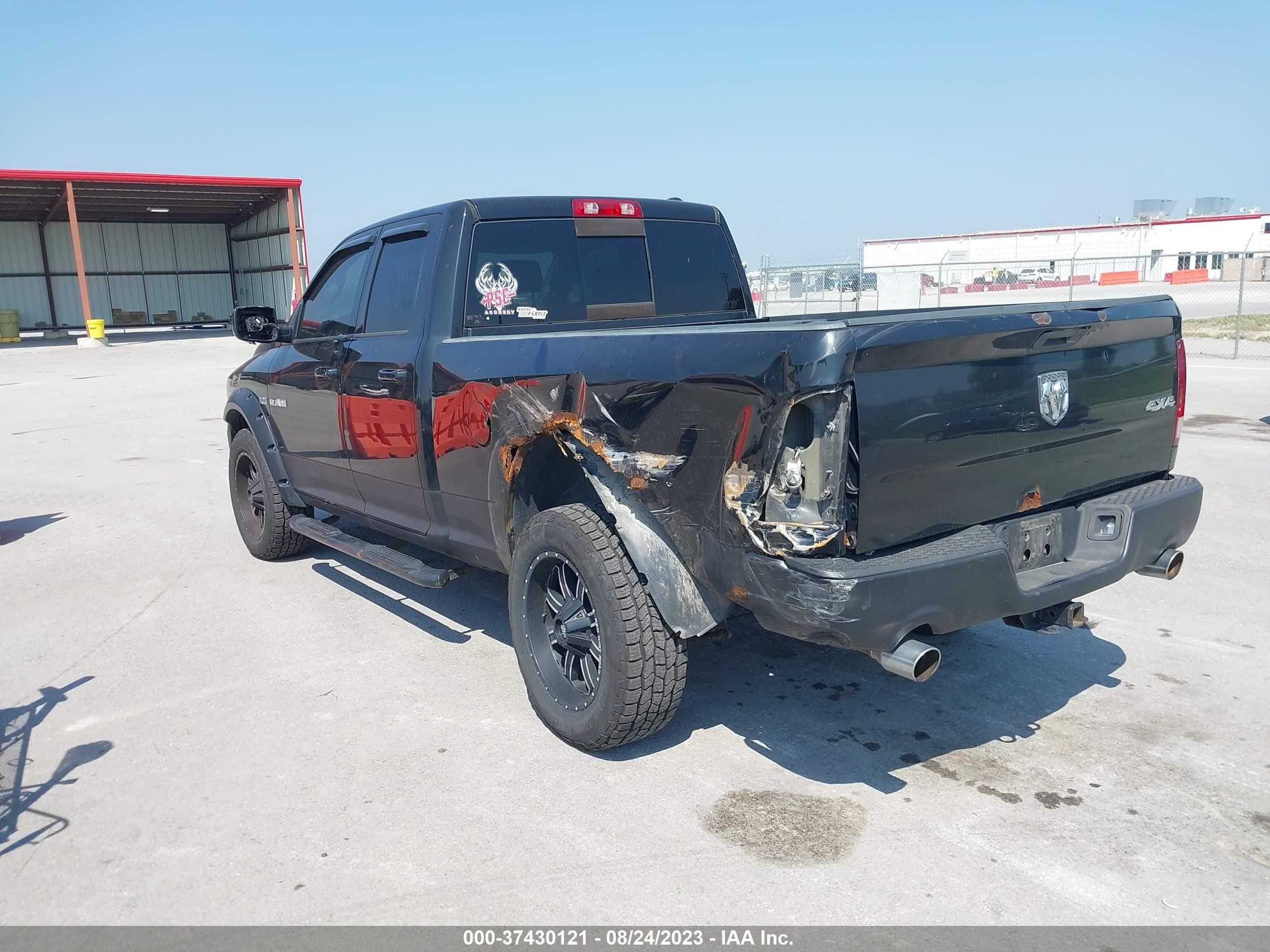 Photo 2 VIN: 1D3HV18T99S729938 - DODGE RAM 