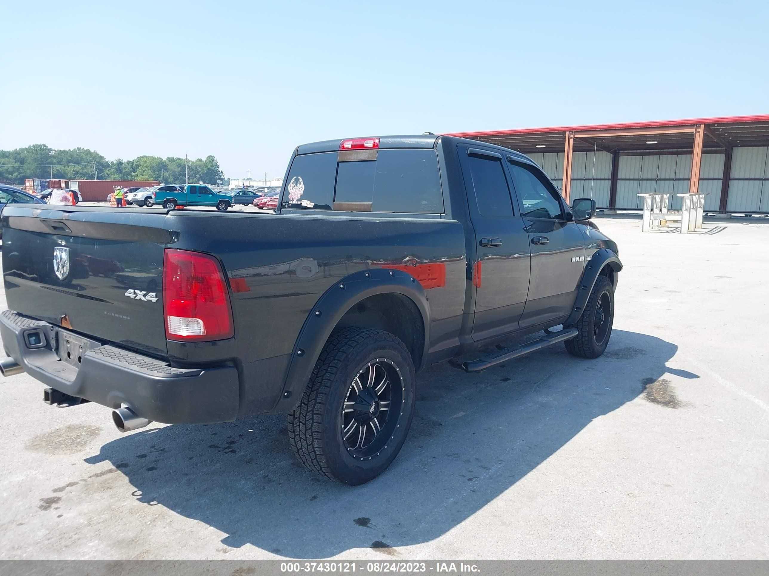 Photo 3 VIN: 1D3HV18T99S729938 - DODGE RAM 