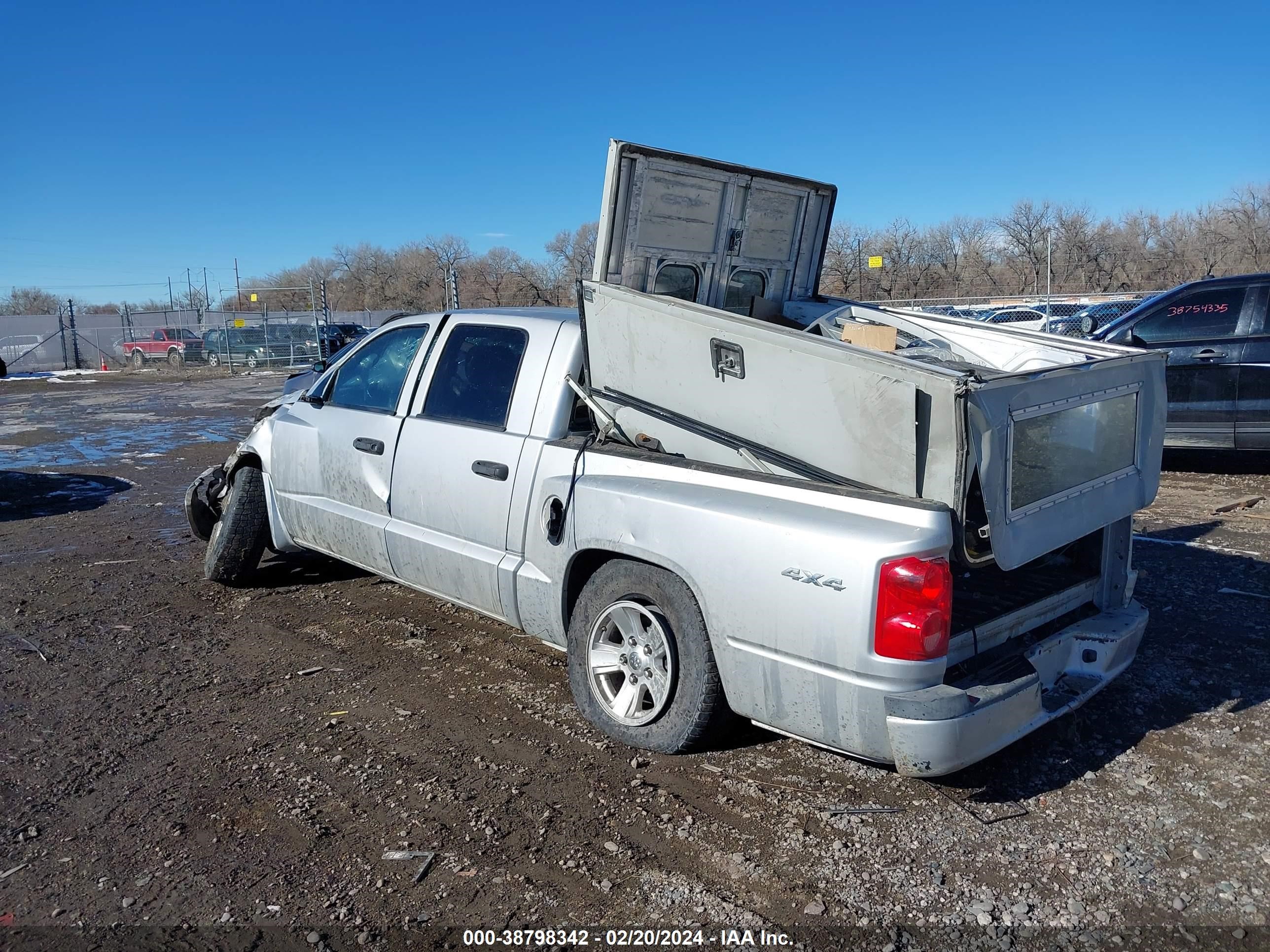 Photo 2 VIN: 1D3HW38K99S770862 - DODGE DAKOTA 