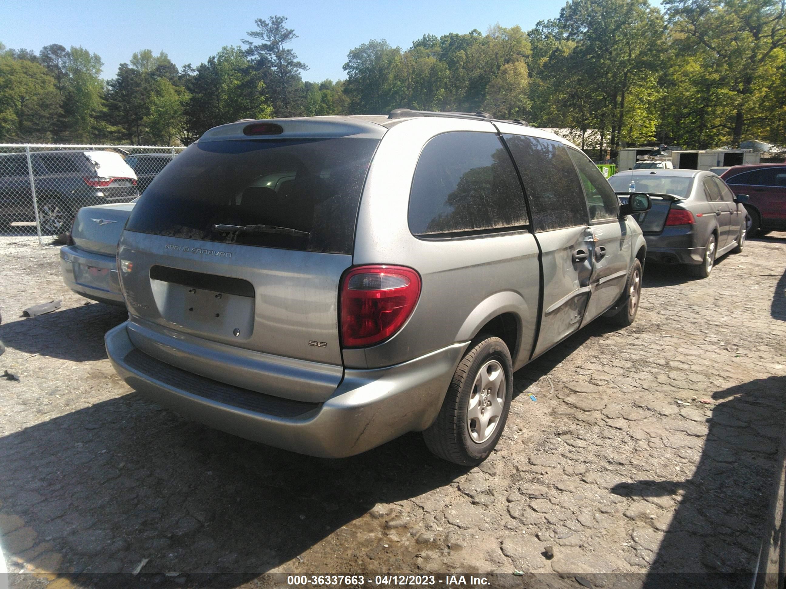 Photo 3 VIN: 1D4GP24373B165131 - DODGE CARAVAN 