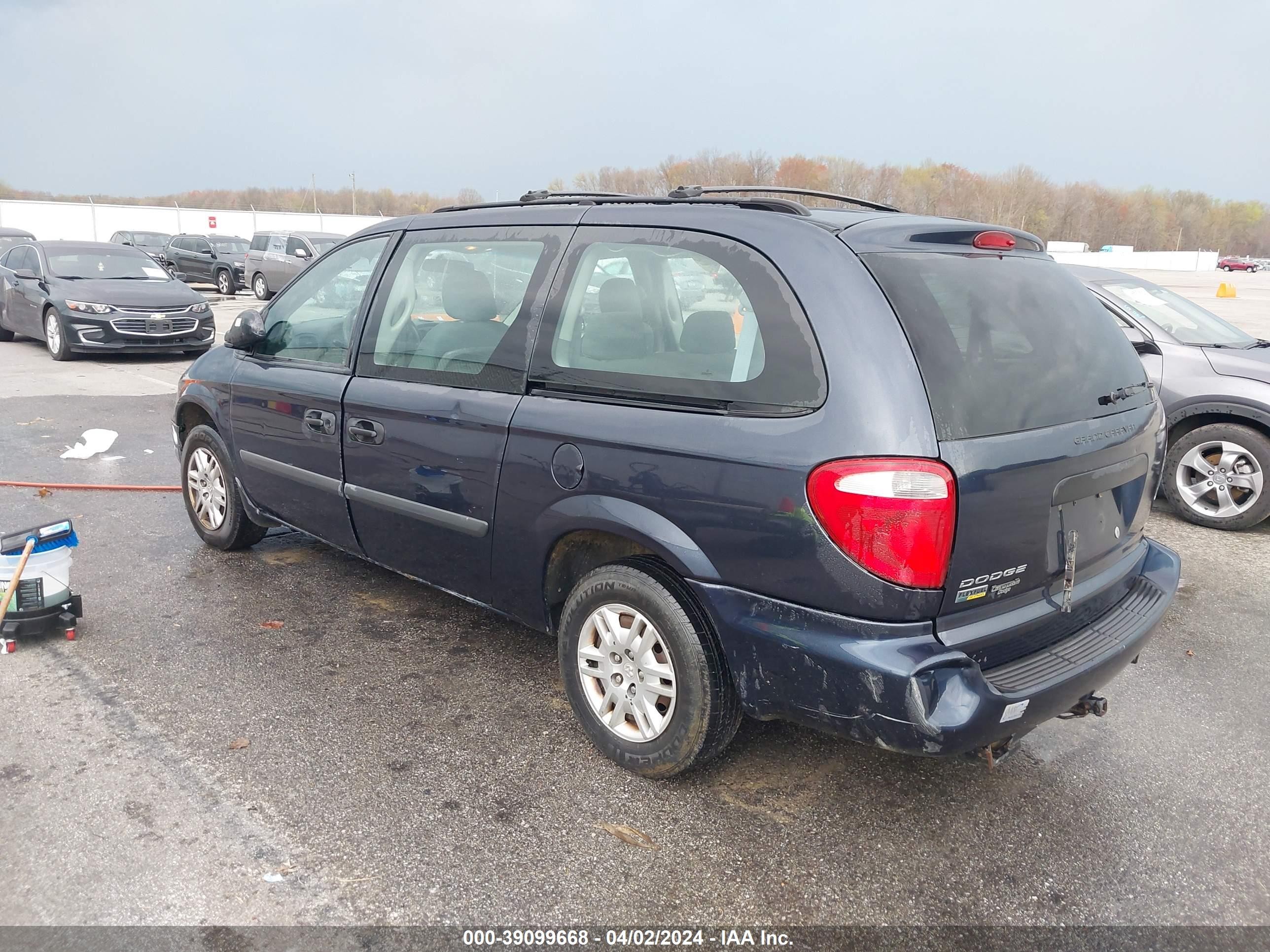 Photo 2 VIN: 1D4GP24E47B172450 - DODGE CARAVAN 