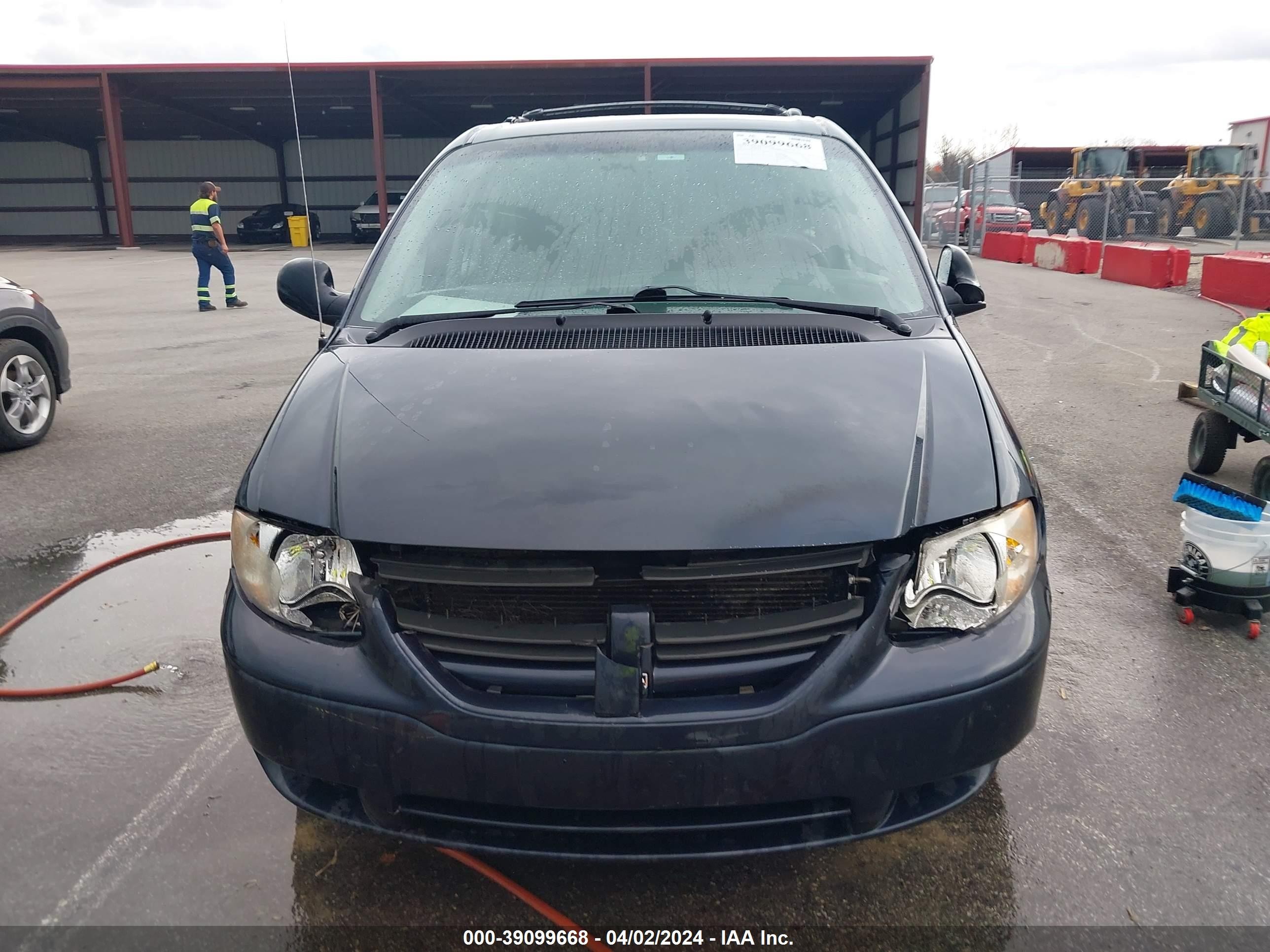 Photo 5 VIN: 1D4GP24E47B172450 - DODGE CARAVAN 