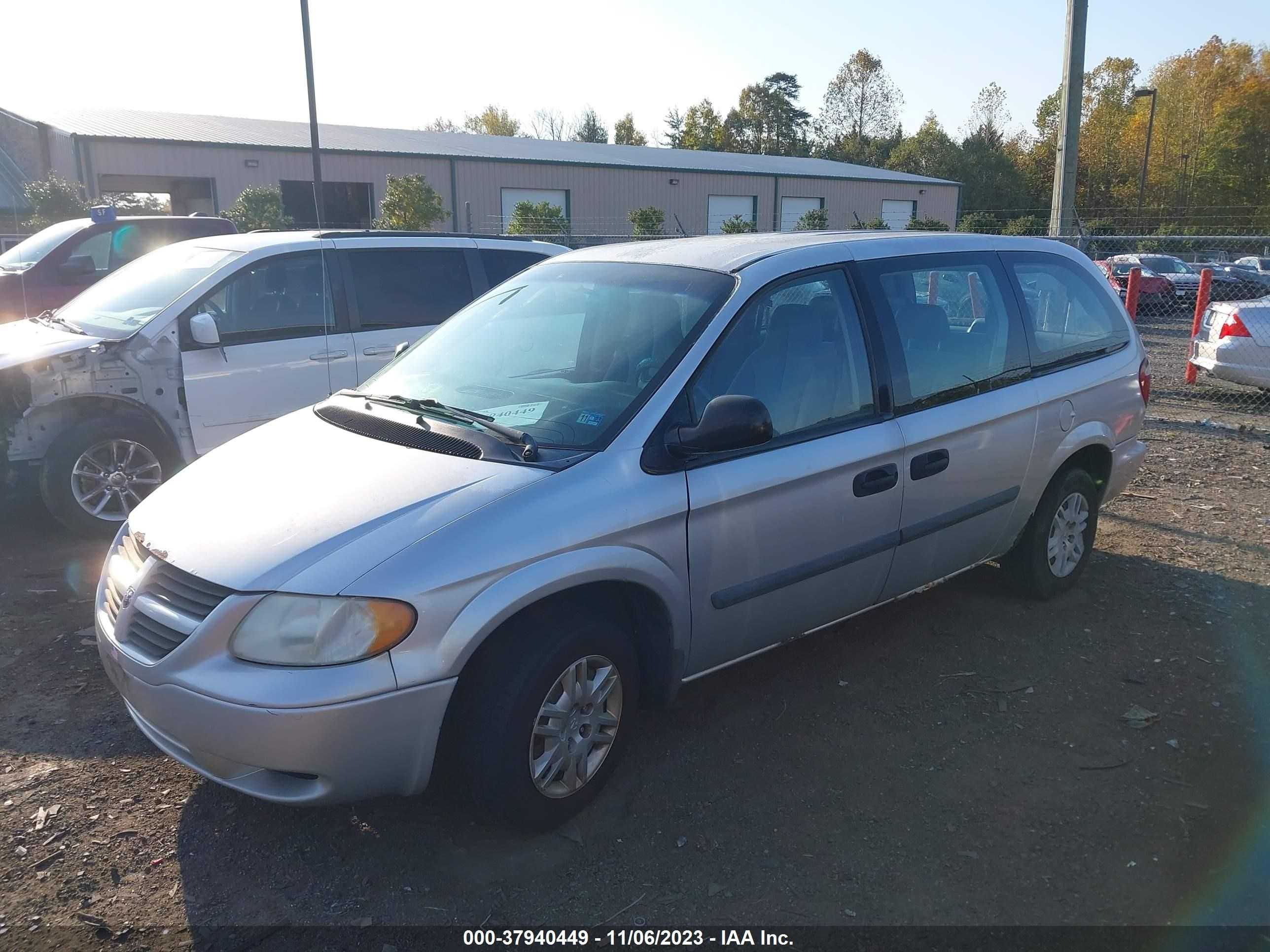 Photo 1 VIN: 1D4GP24R05B248794 - DODGE CARAVAN 