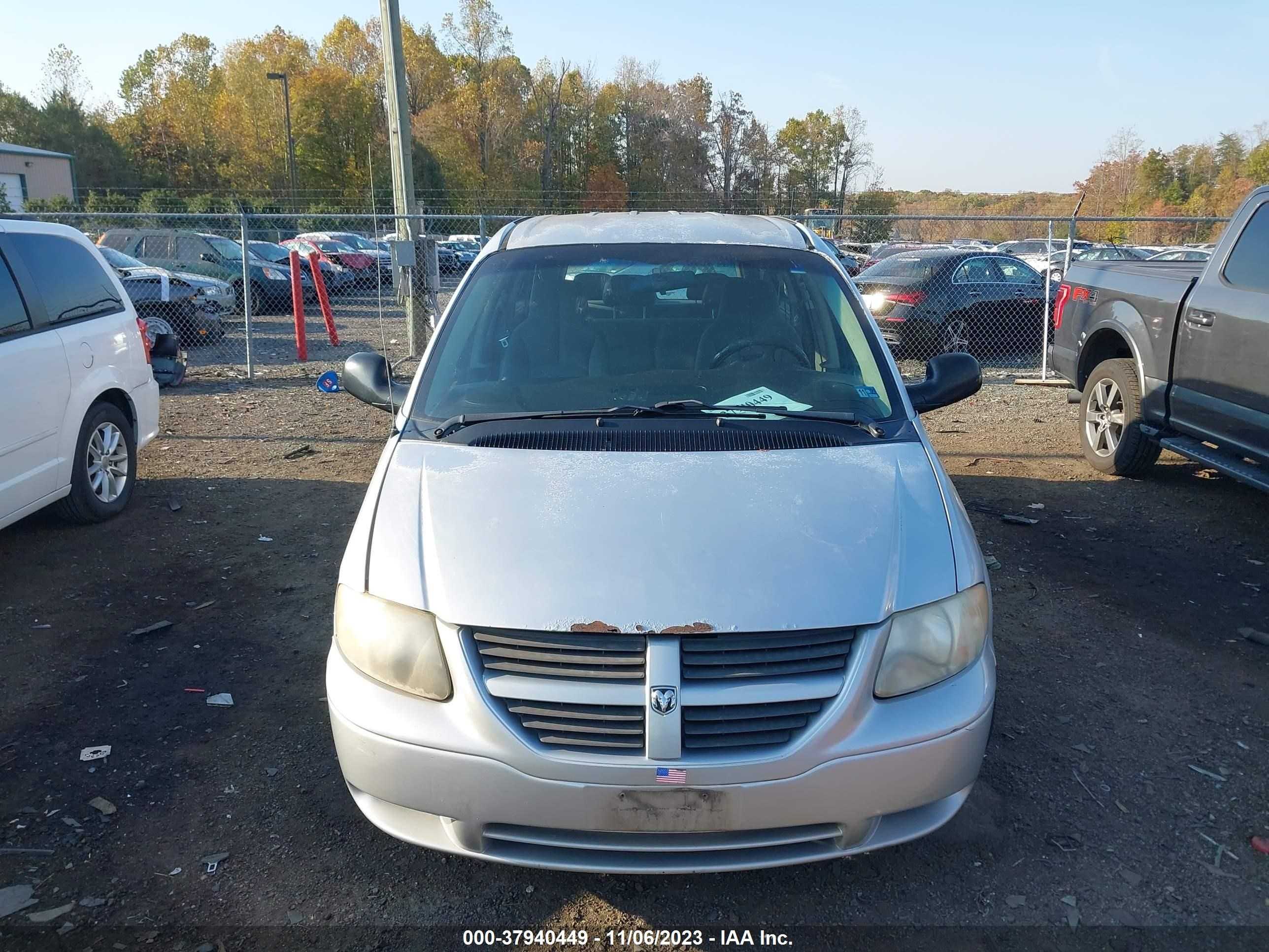 Photo 12 VIN: 1D4GP24R05B248794 - DODGE CARAVAN 