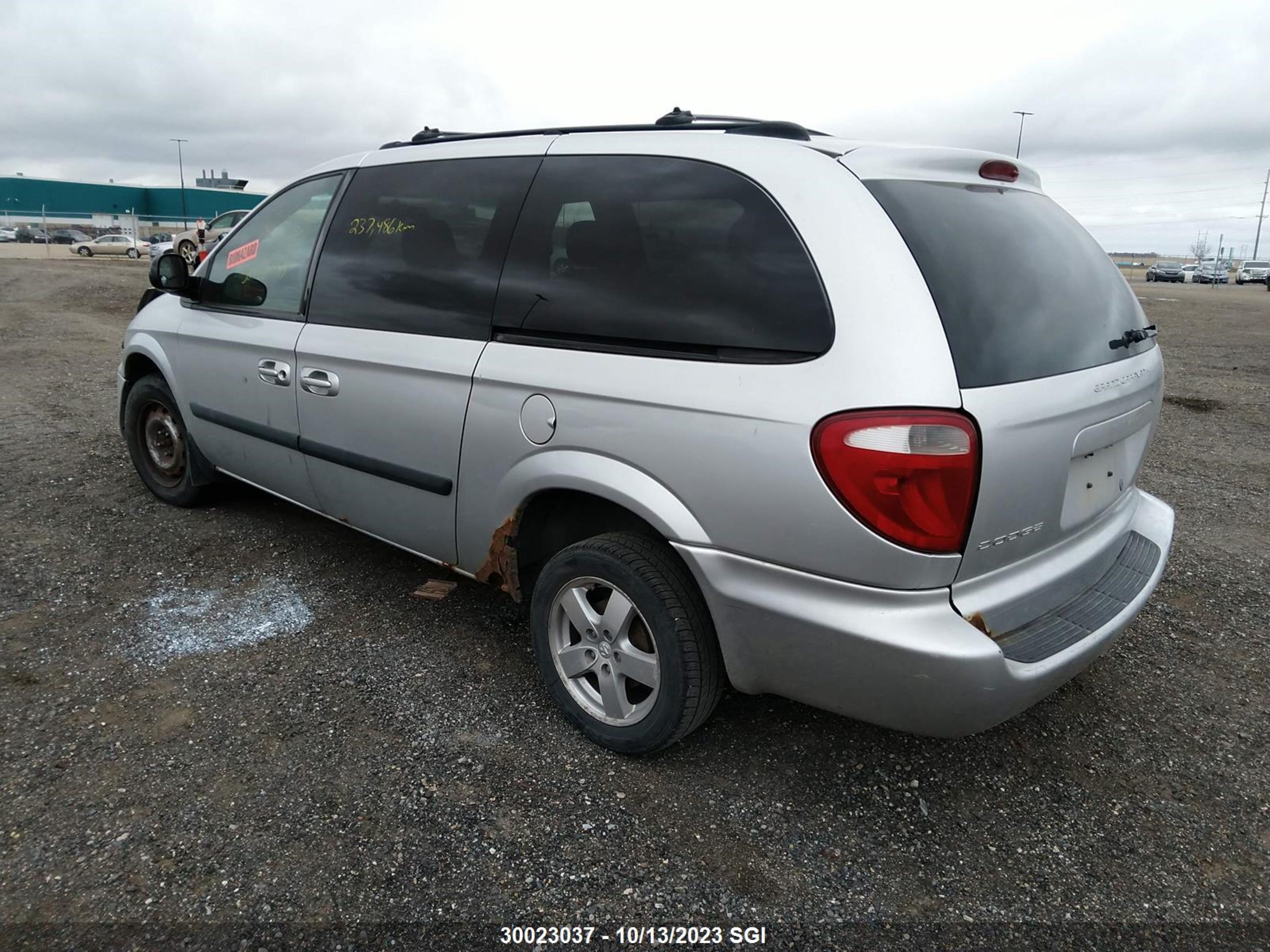 Photo 2 VIN: 1D4GP24R05B248830 - DODGE CARAVAN 