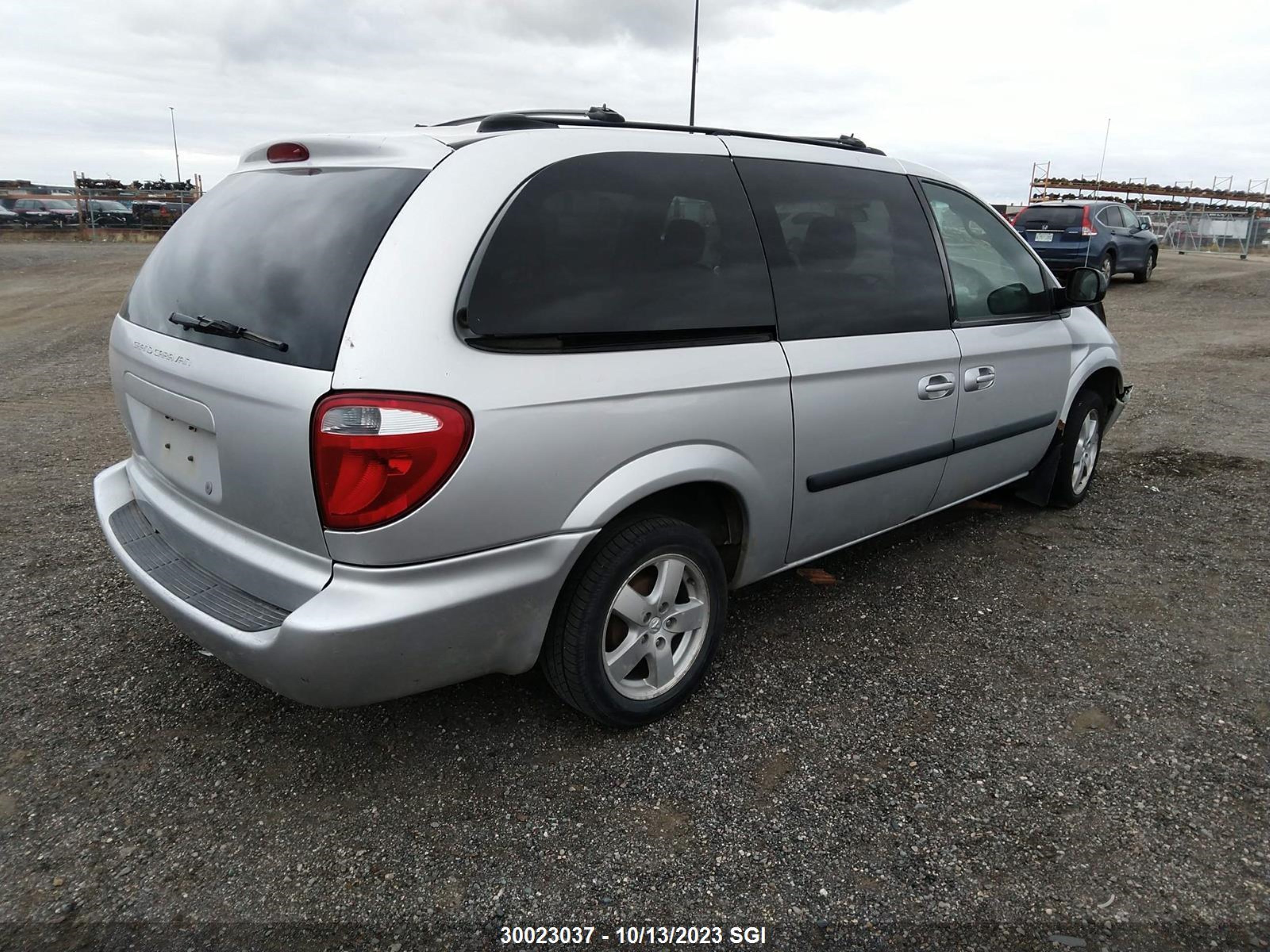 Photo 3 VIN: 1D4GP24R05B248830 - DODGE CARAVAN 