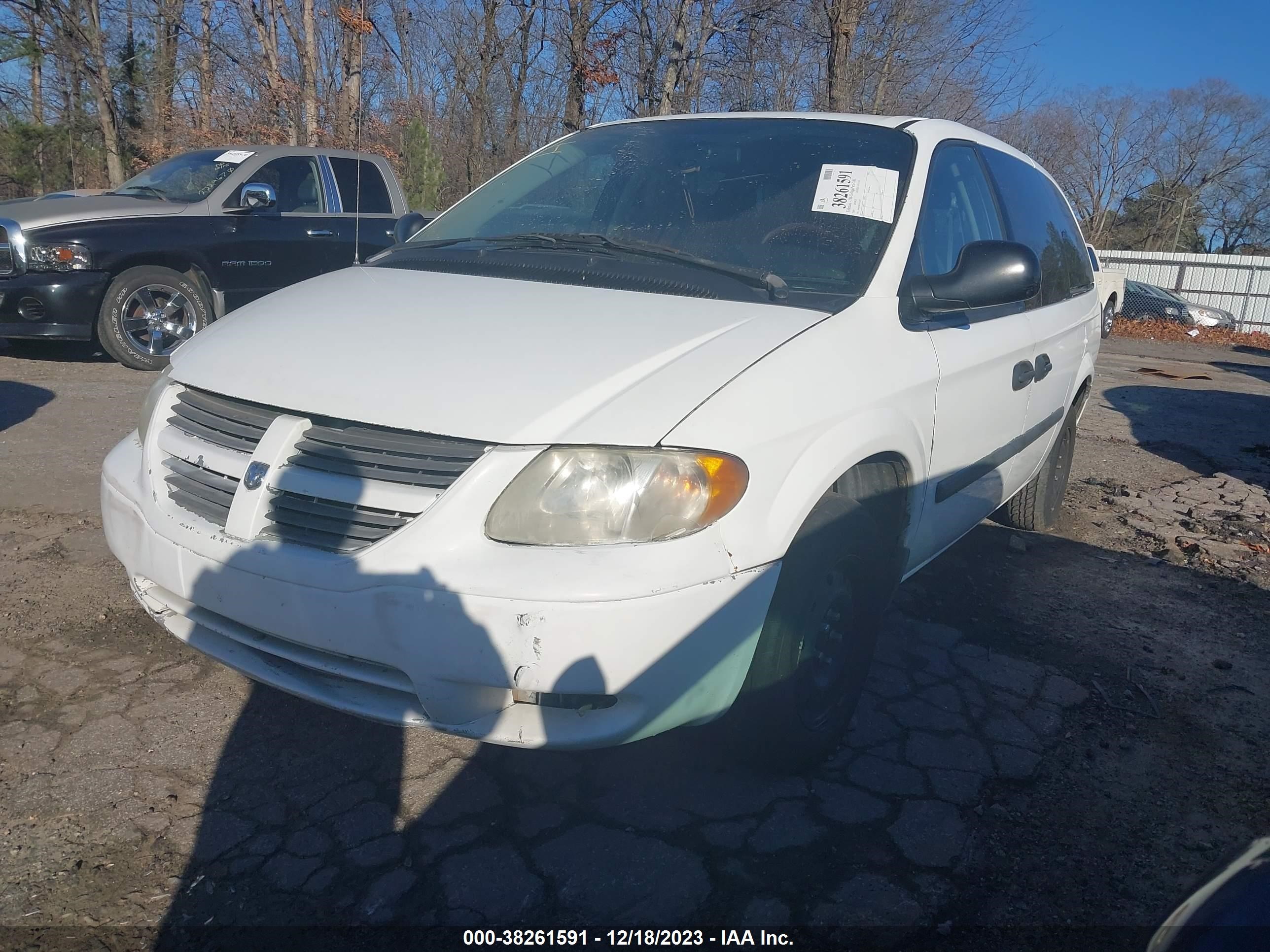 Photo 1 VIN: 1D4GP24R05B332307 - DODGE CARAVAN 