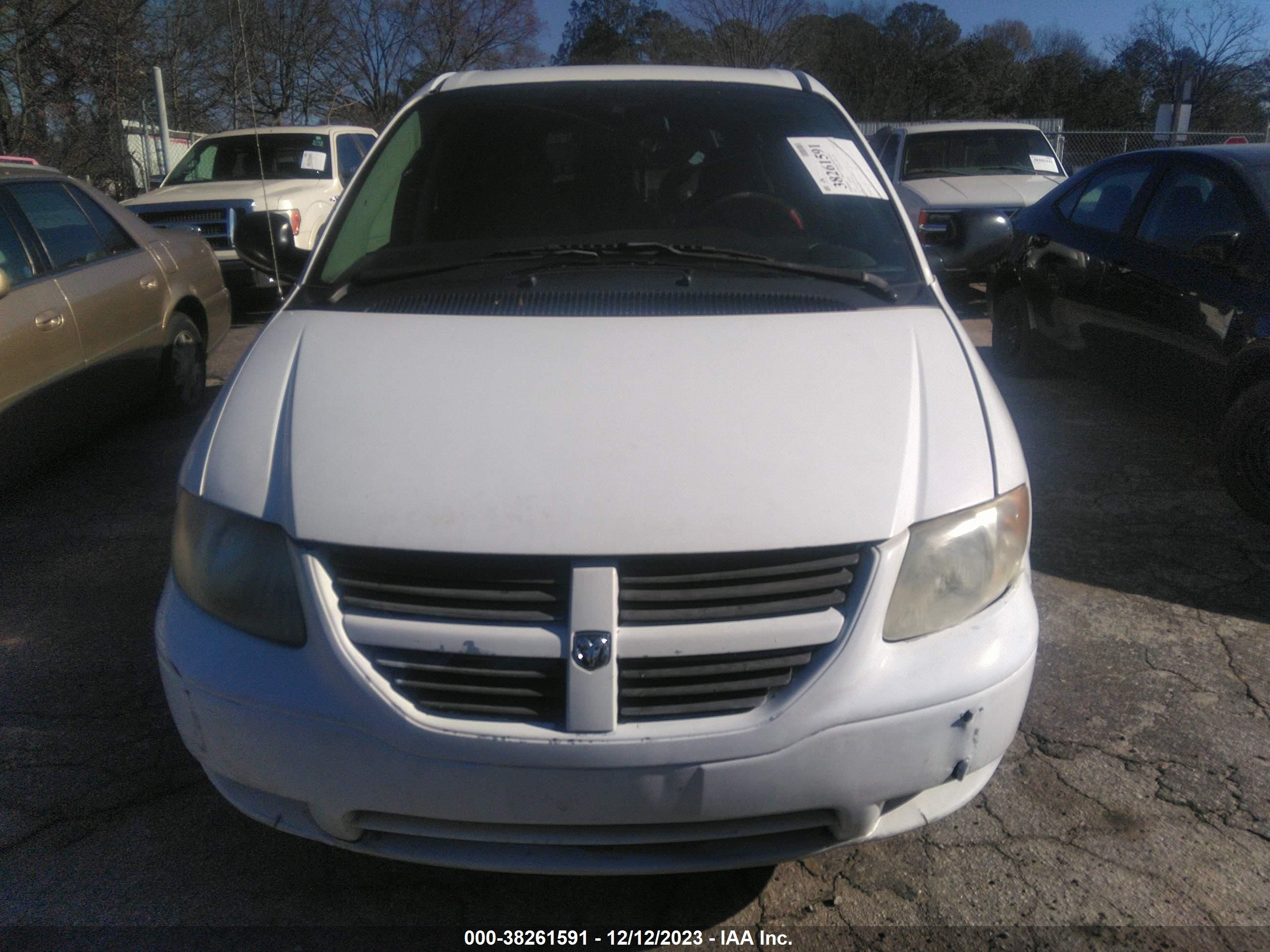 Photo 5 VIN: 1D4GP24R05B332307 - DODGE CARAVAN 