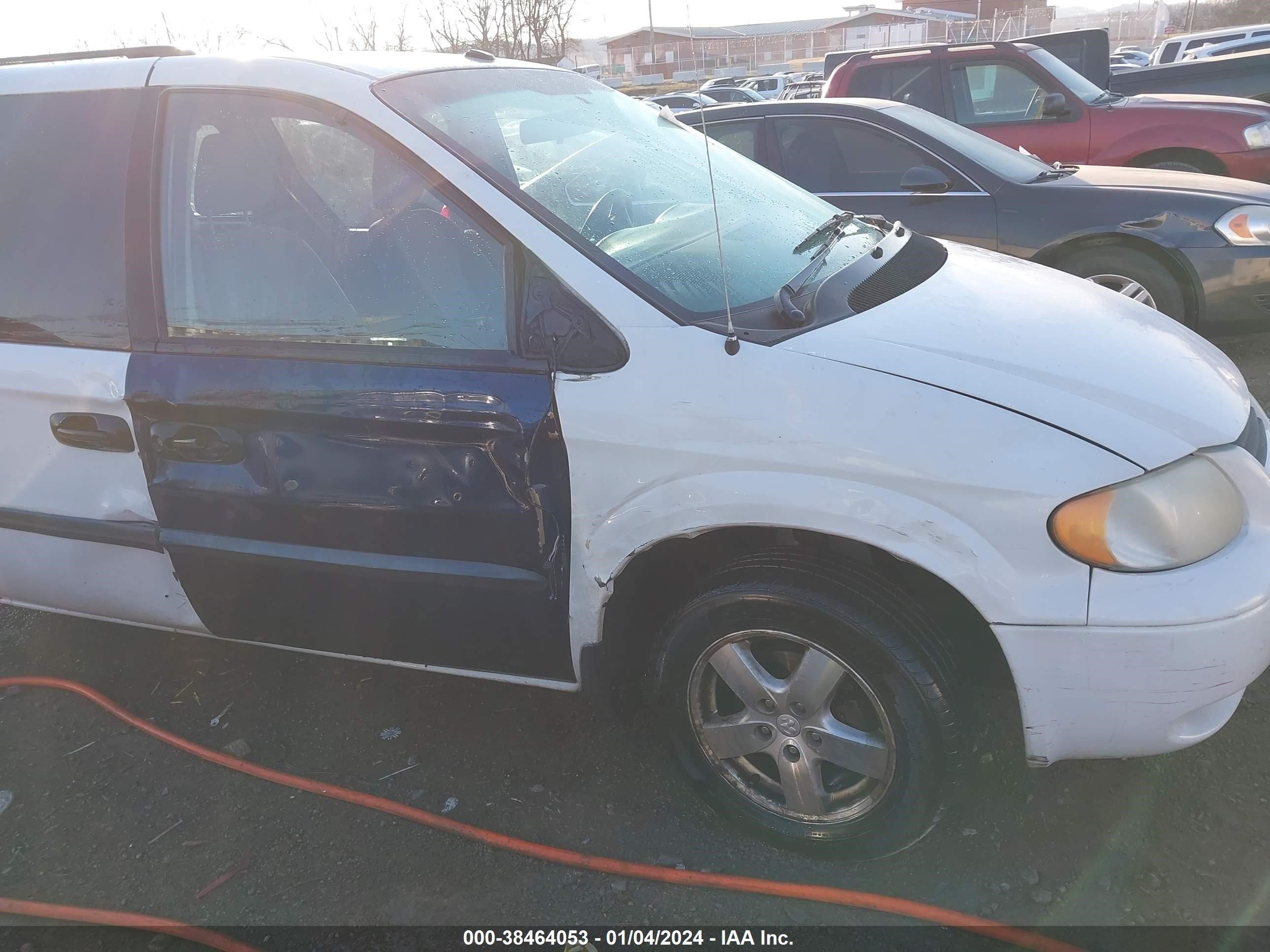 Photo 5 VIN: 1D4GP24R06B640630 - DODGE CARAVAN 