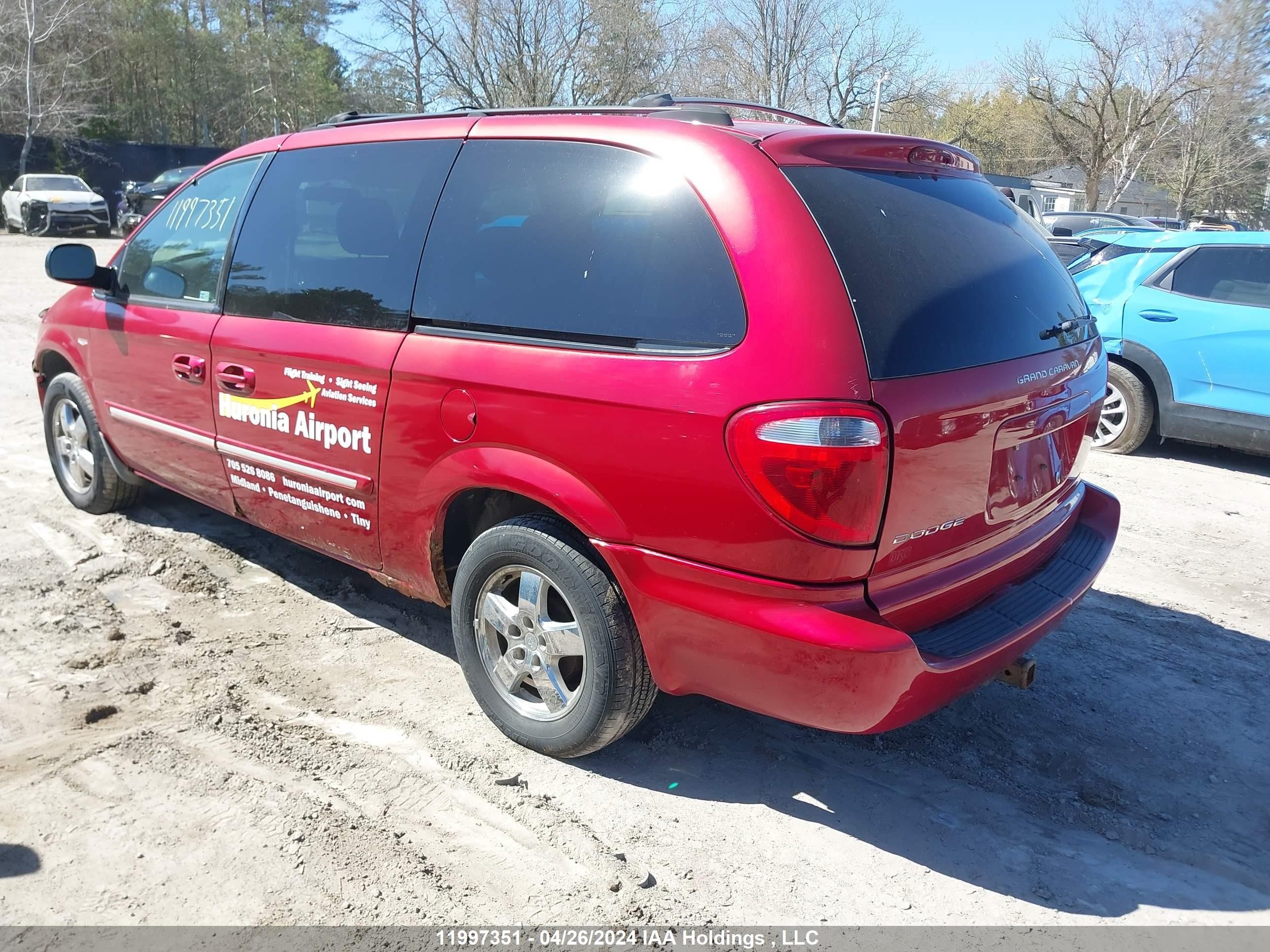 Photo 2 VIN: 1D4GP24R14B528450 - DODGE CARAVAN 