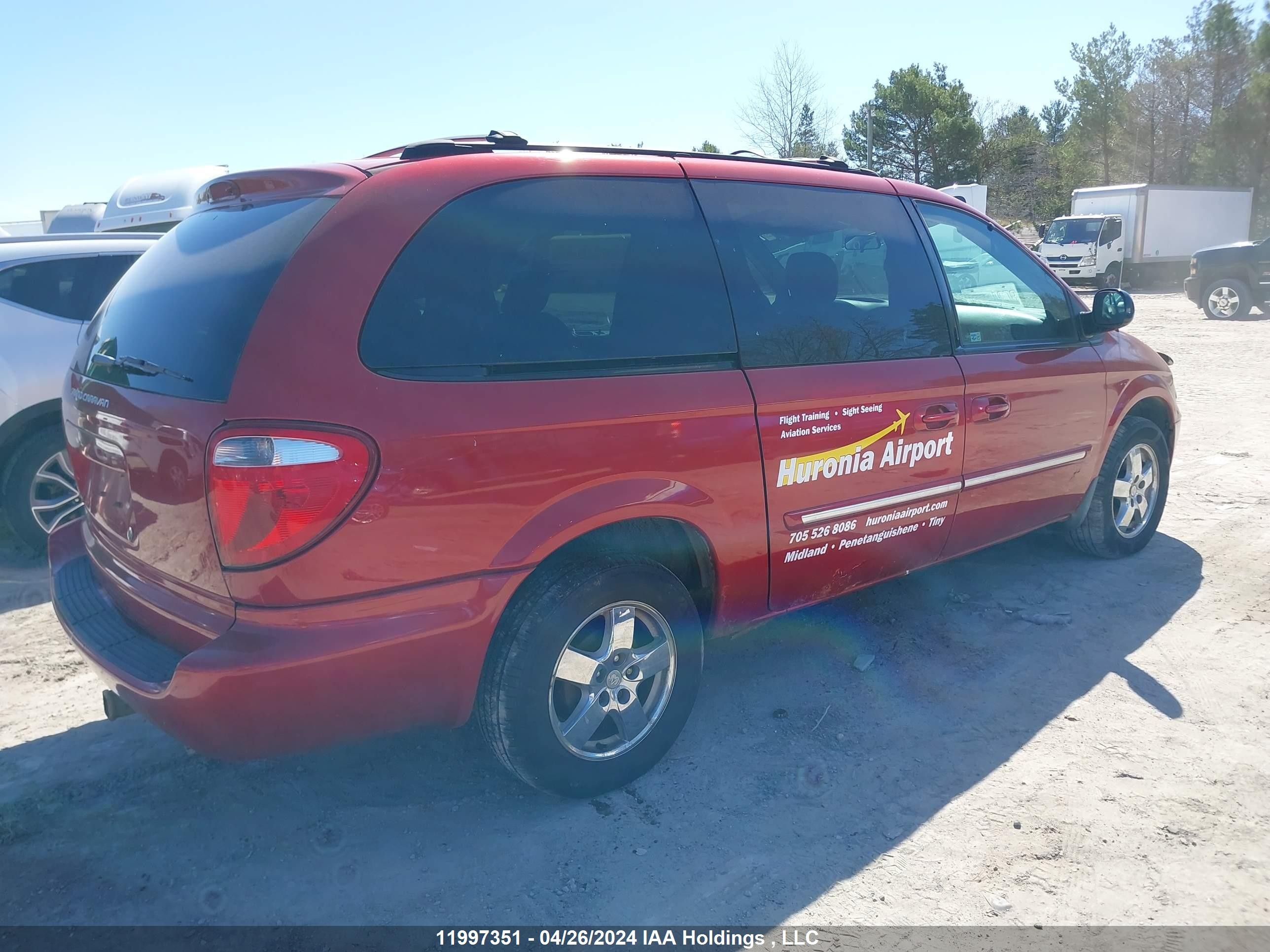 Photo 3 VIN: 1D4GP24R14B528450 - DODGE CARAVAN 