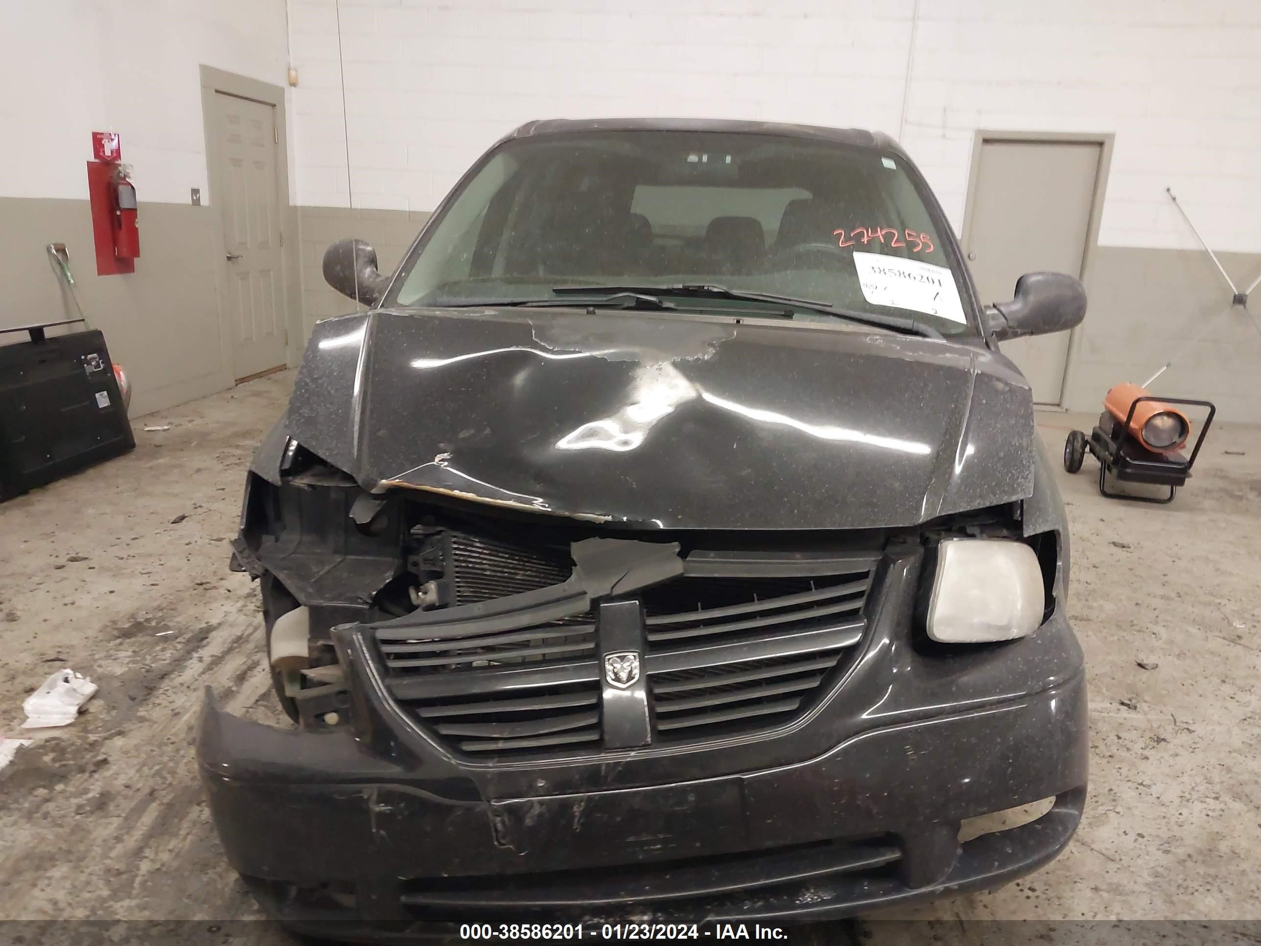 Photo 12 VIN: 1D4GP24R15B274255 - DODGE CARAVAN 