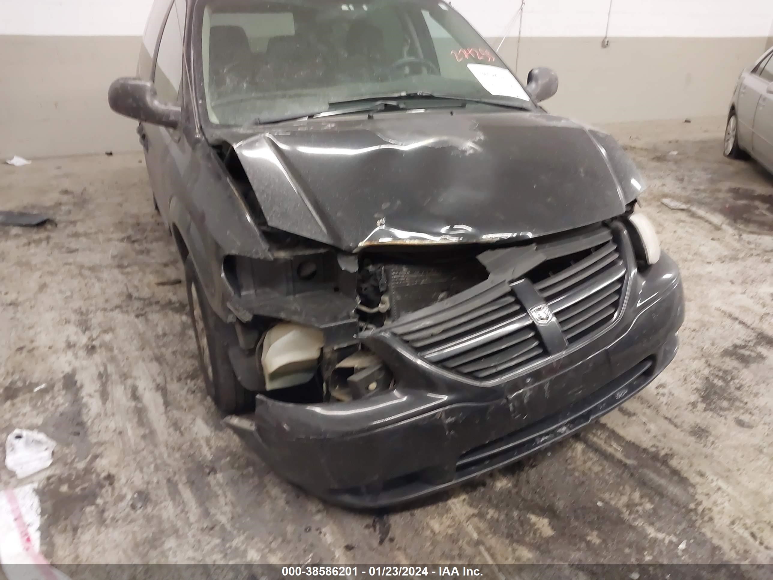 Photo 5 VIN: 1D4GP24R15B274255 - DODGE CARAVAN 