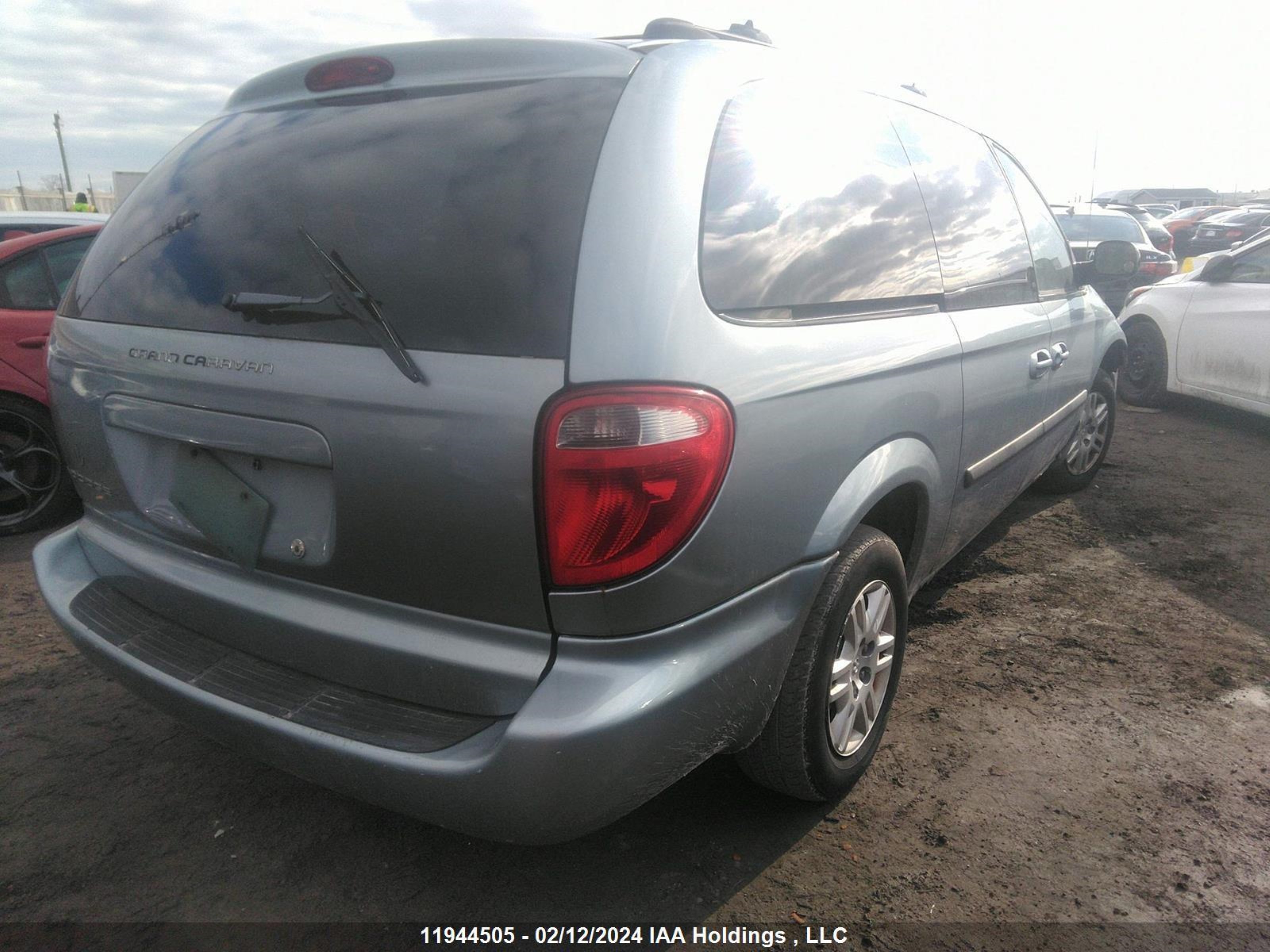 Photo 3 VIN: 1D4GP24R15B321171 - DODGE CARAVAN 