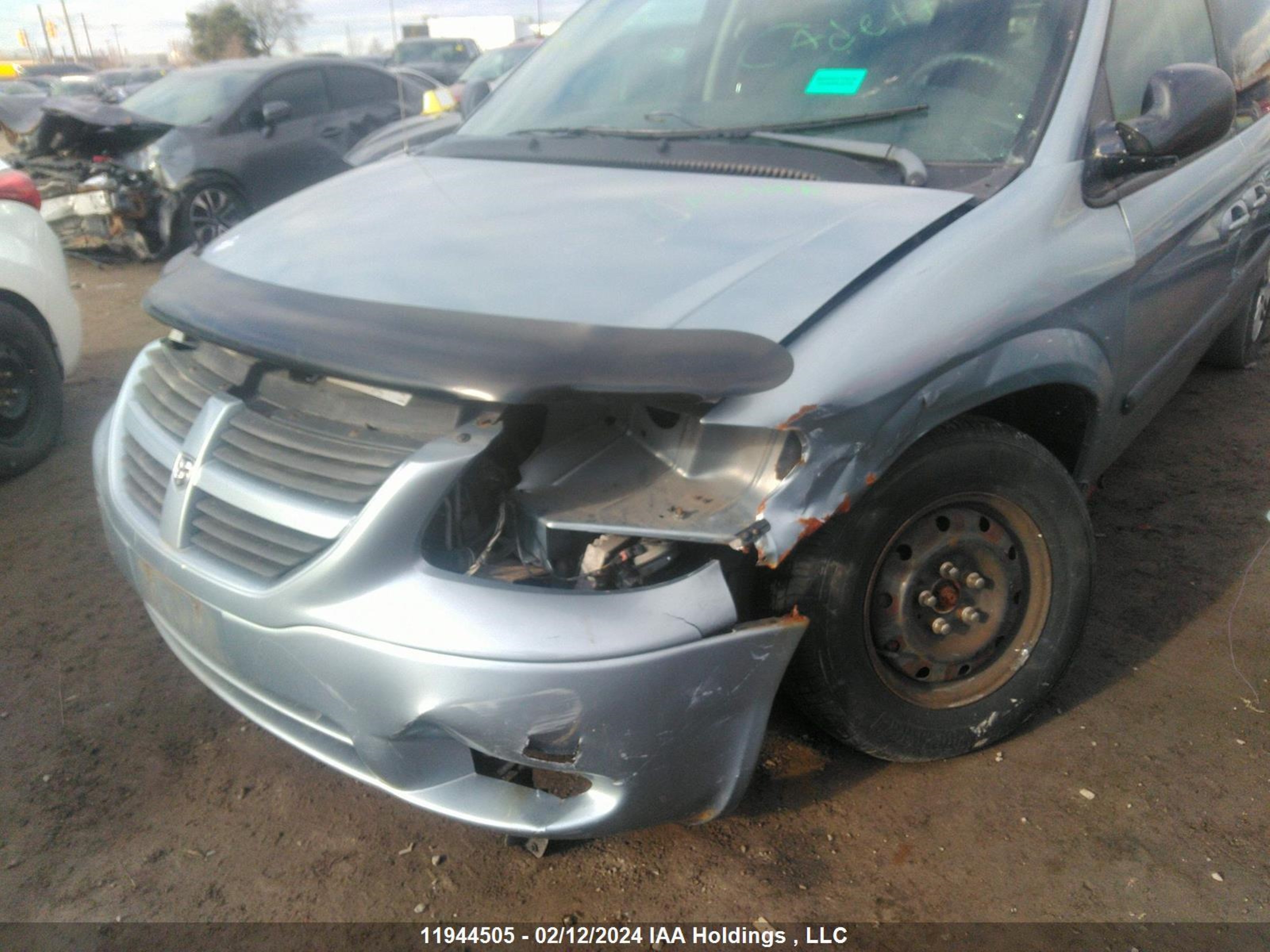 Photo 5 VIN: 1D4GP24R15B321171 - DODGE CARAVAN 