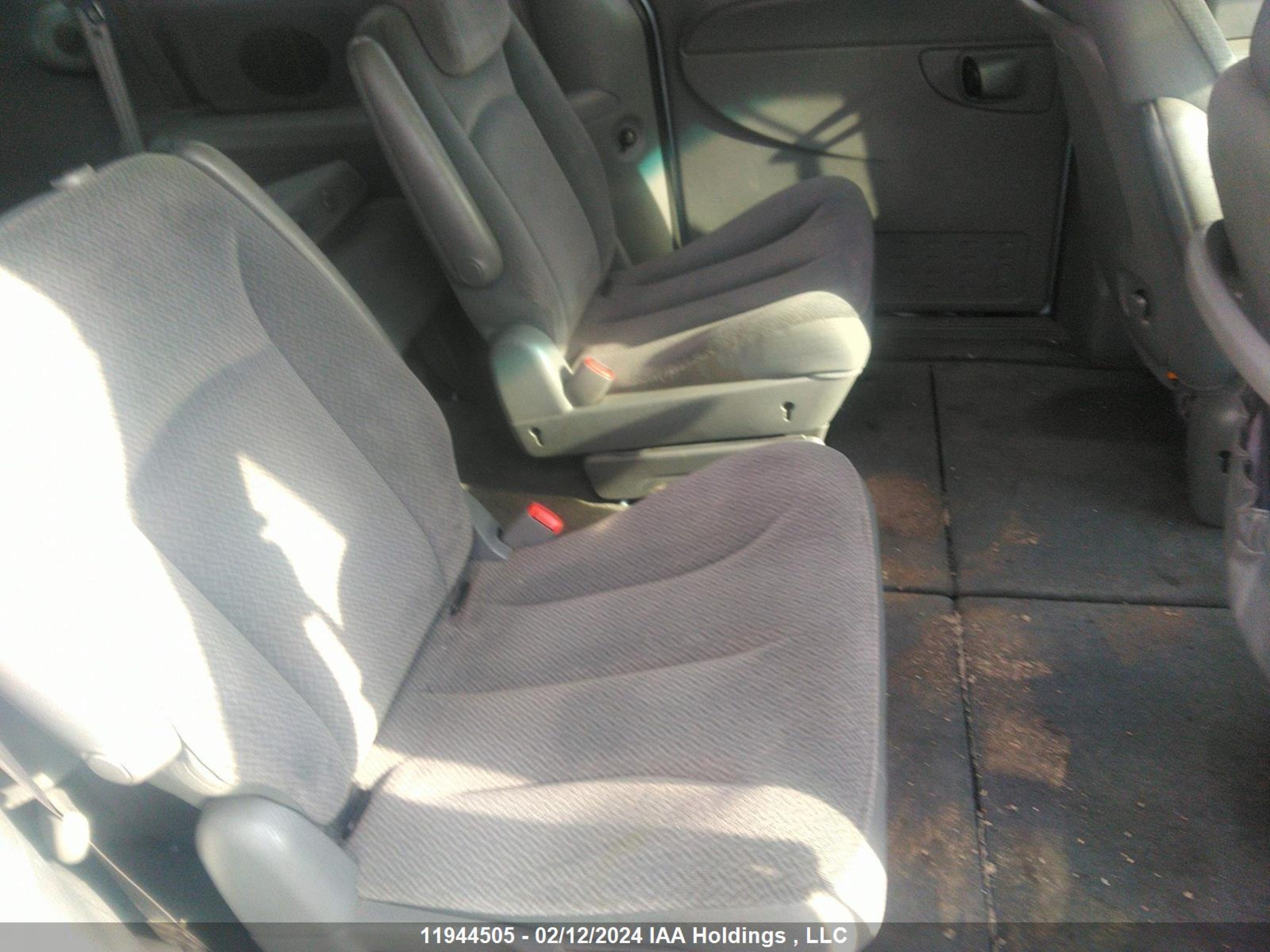 Photo 7 VIN: 1D4GP24R15B321171 - DODGE CARAVAN 