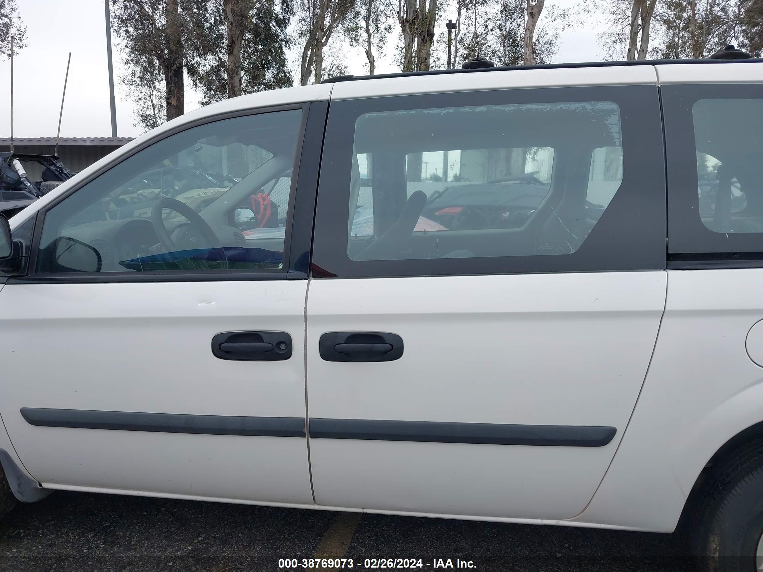 Photo 13 VIN: 1D4GP24R25B279111 - DODGE CARAVAN 