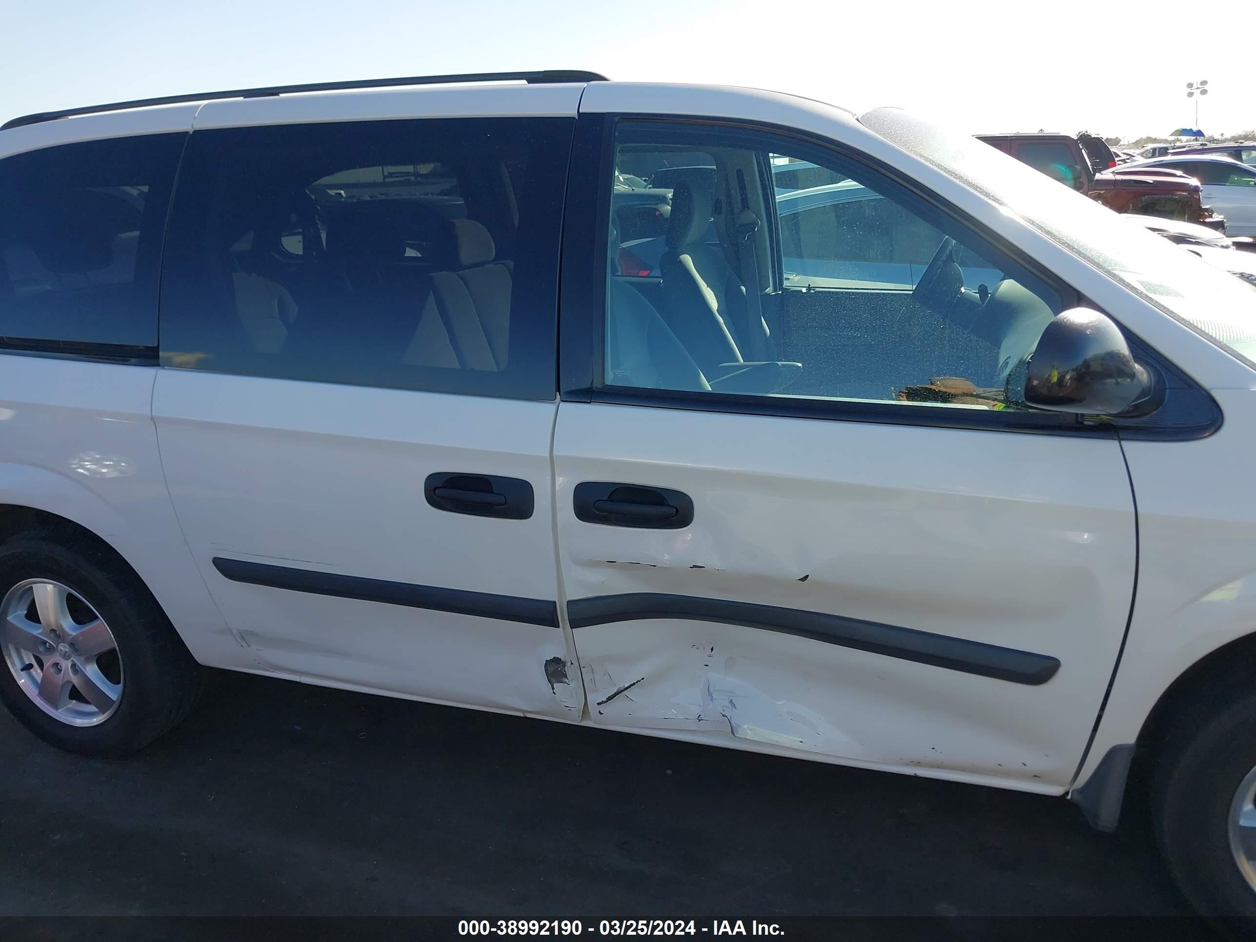 Photo 12 VIN: 1D4GP24R26B587039 - DODGE CARAVAN 