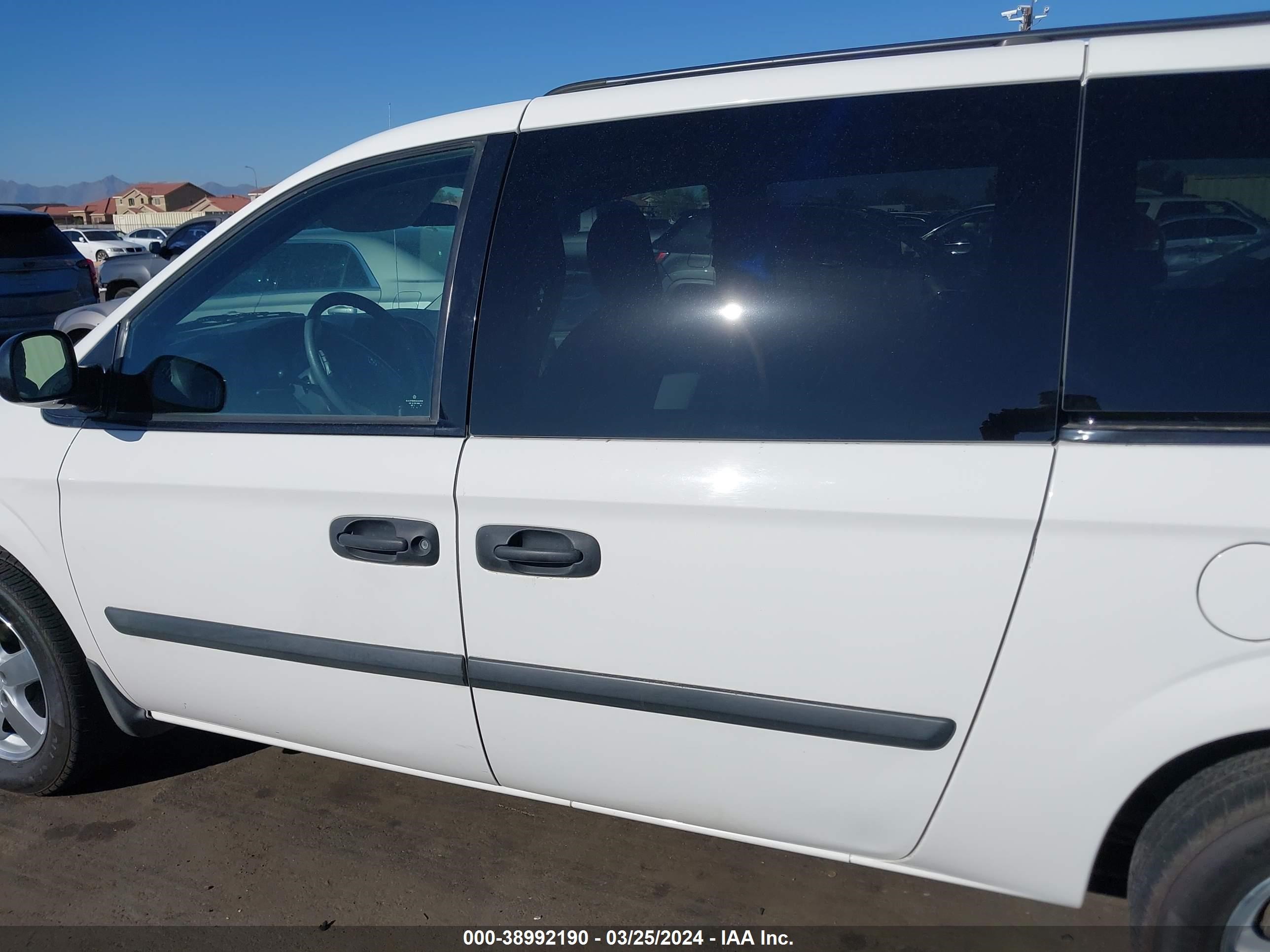 Photo 13 VIN: 1D4GP24R26B587039 - DODGE CARAVAN 