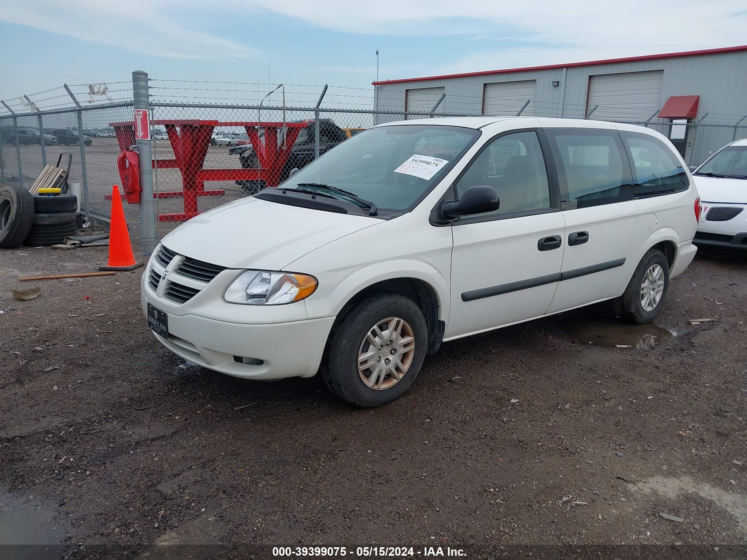 Photo 1 VIN: 1D4GP24R35B227373 - DODGE CARAVAN 